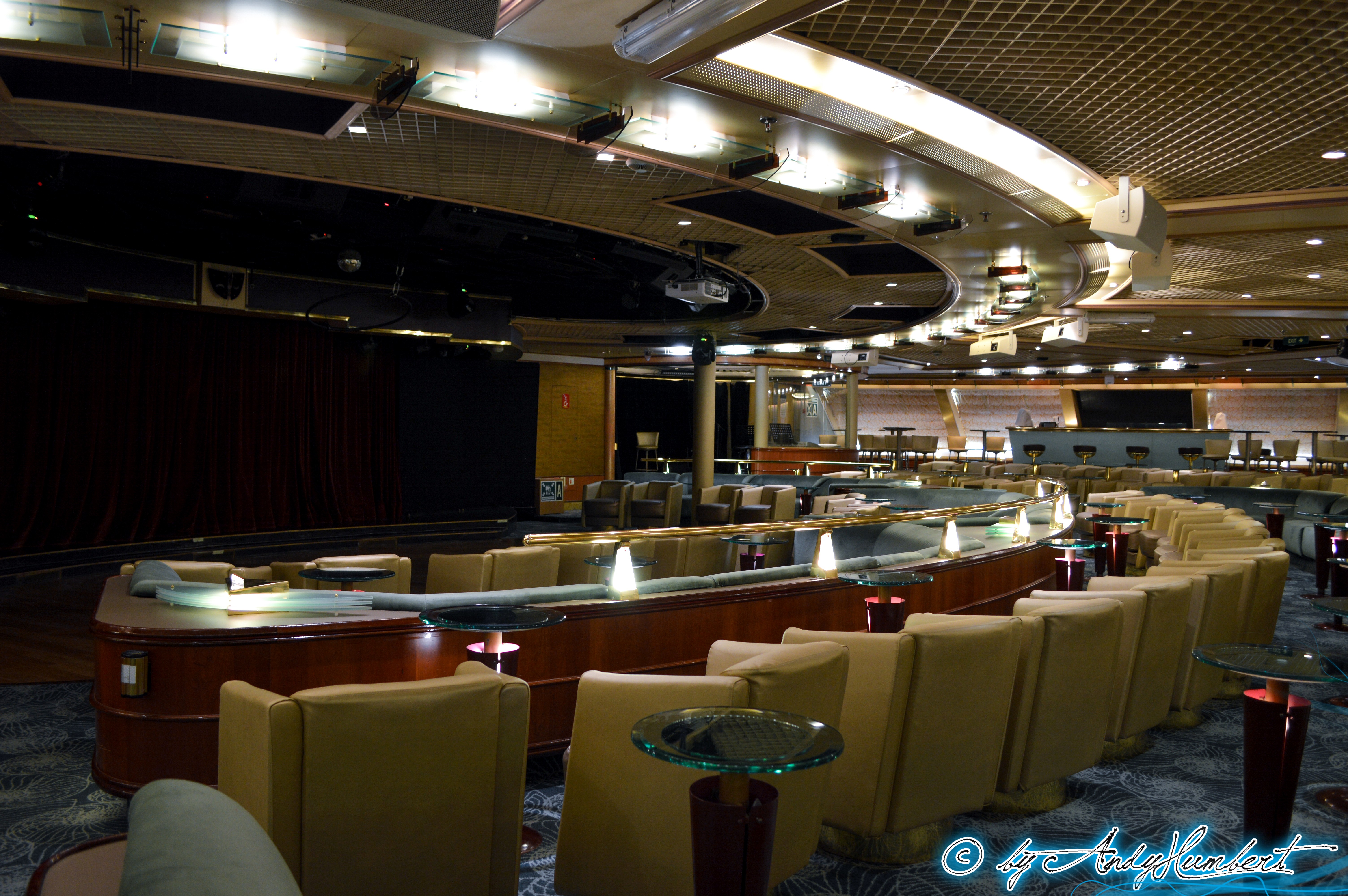 Muses Lounge (pont 5 Dionyssos)