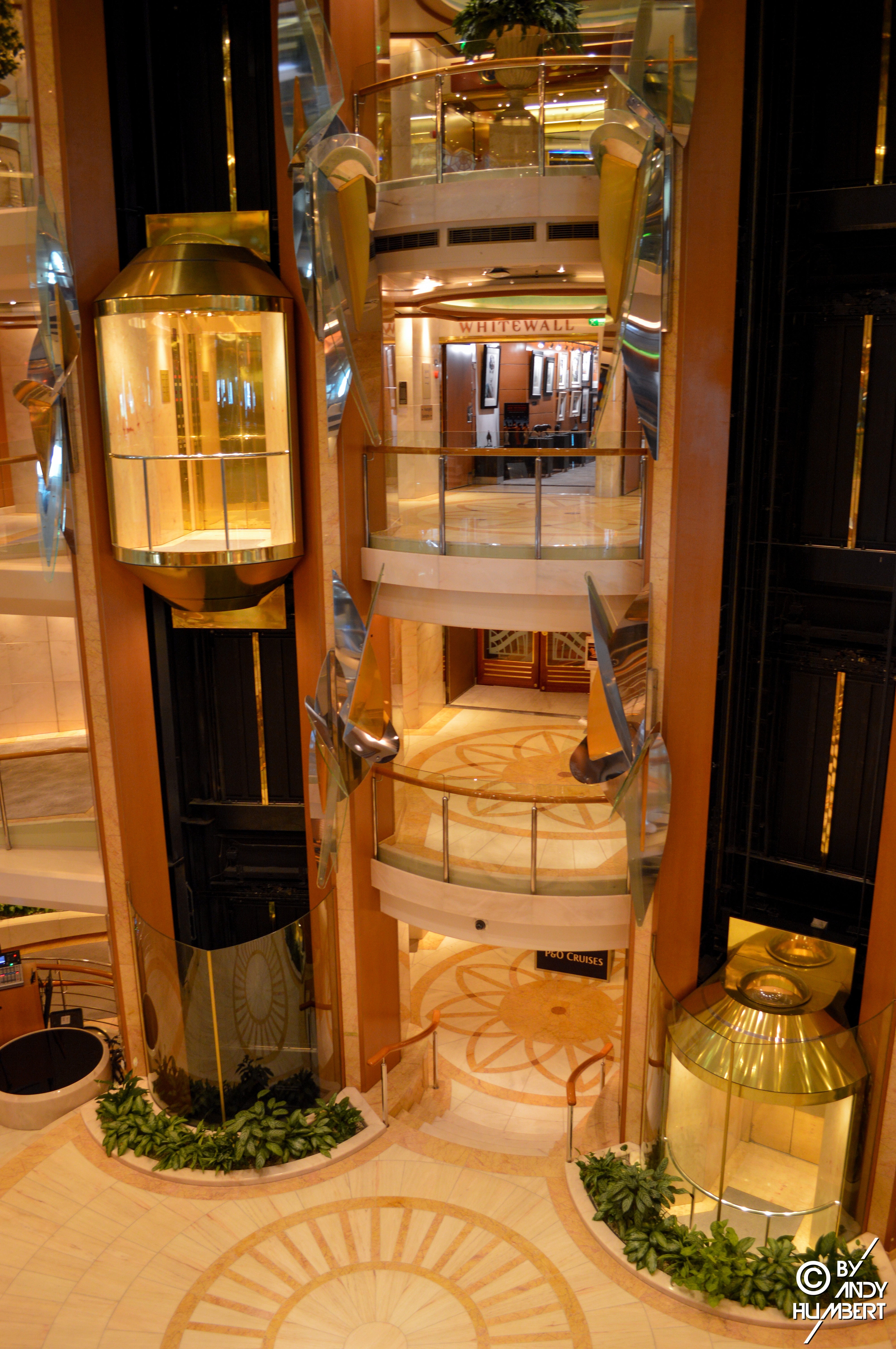 The Atrium (pont 5 à 8)