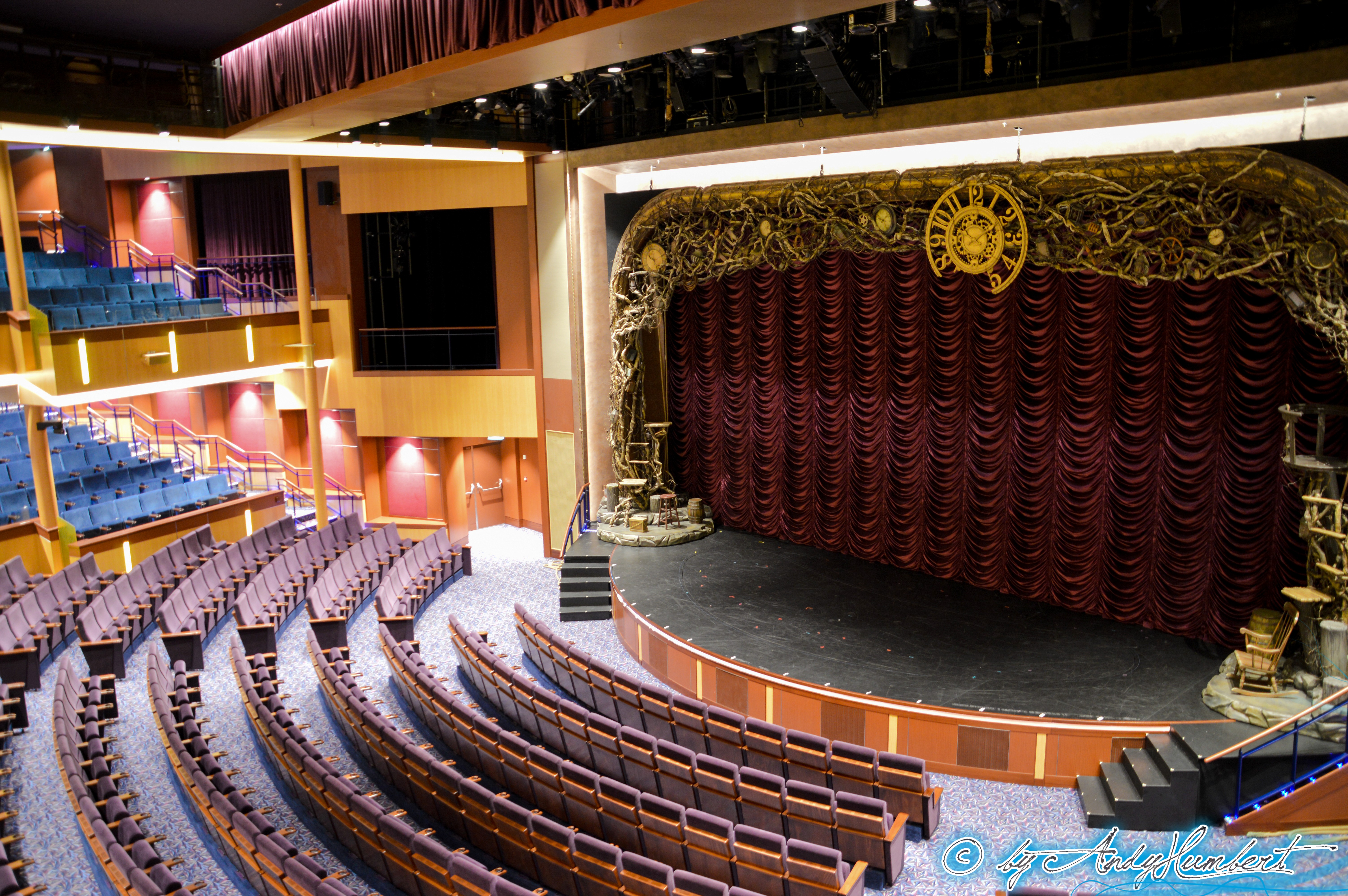 The Royale Theatre (ponts 3, 4 & 5)
