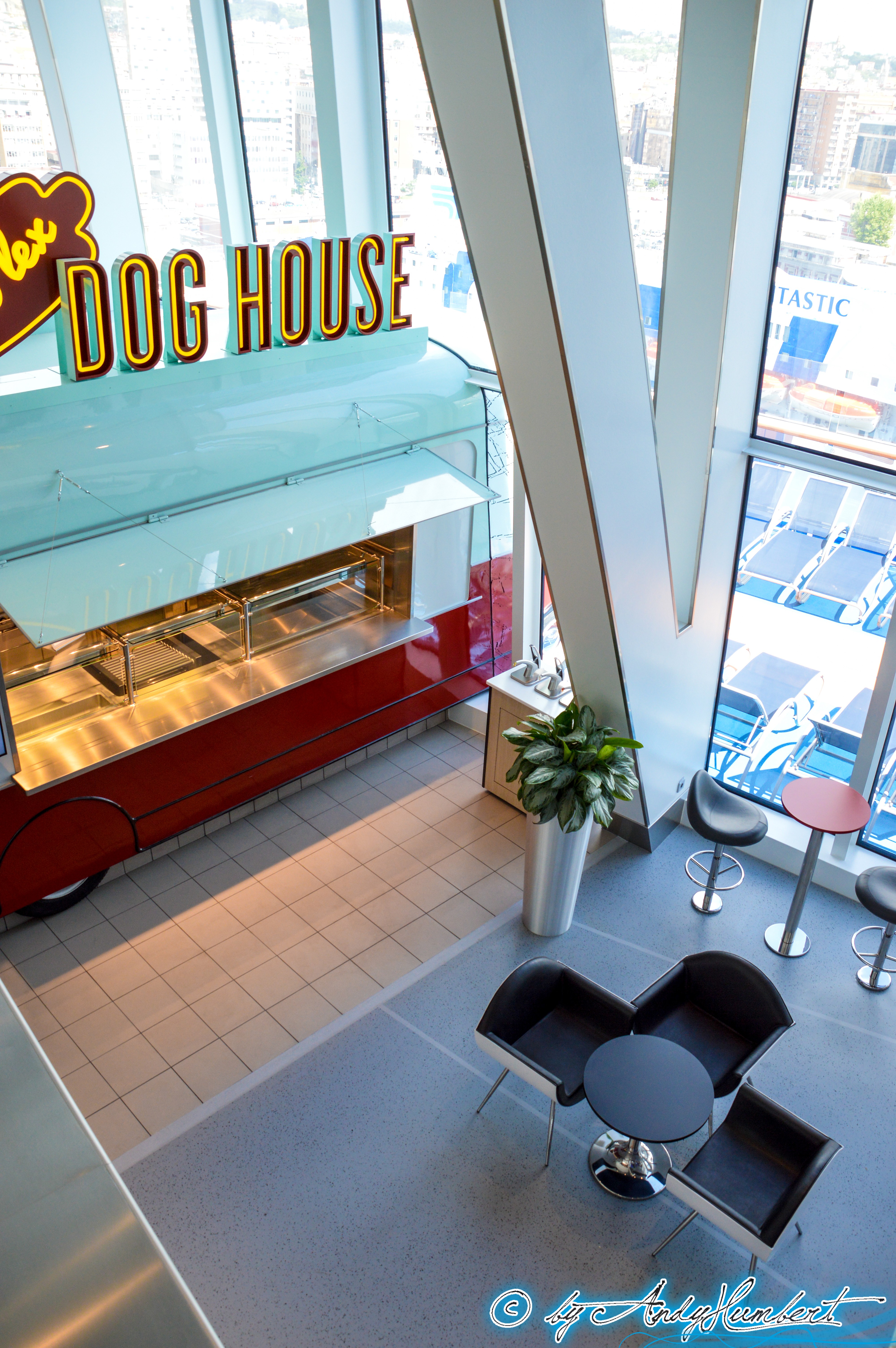 Seaplex Dog House (pont 15)