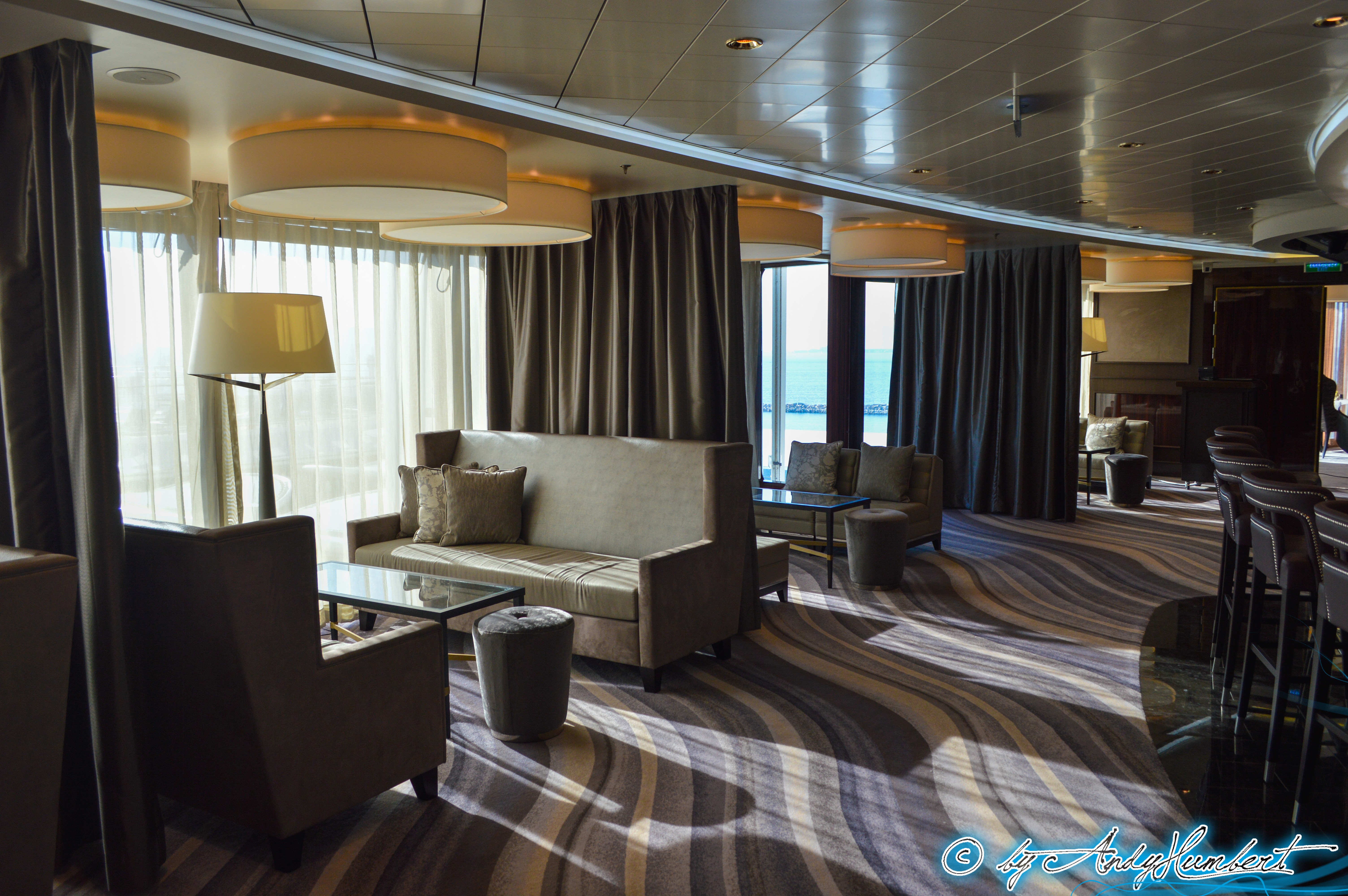 The Epic Club Lounge (pont 16)
