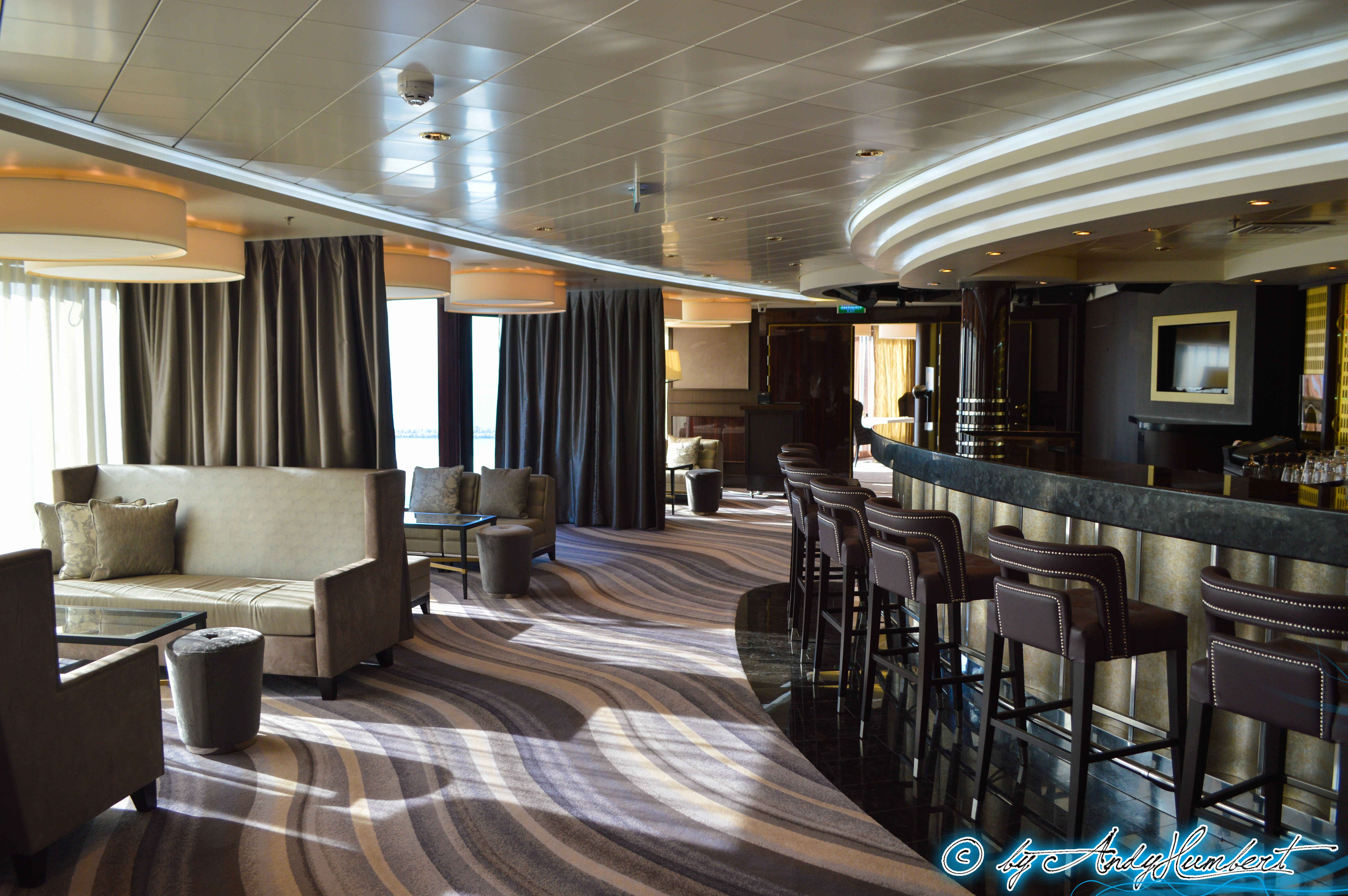 The Epic Club Lounge (pont 16)