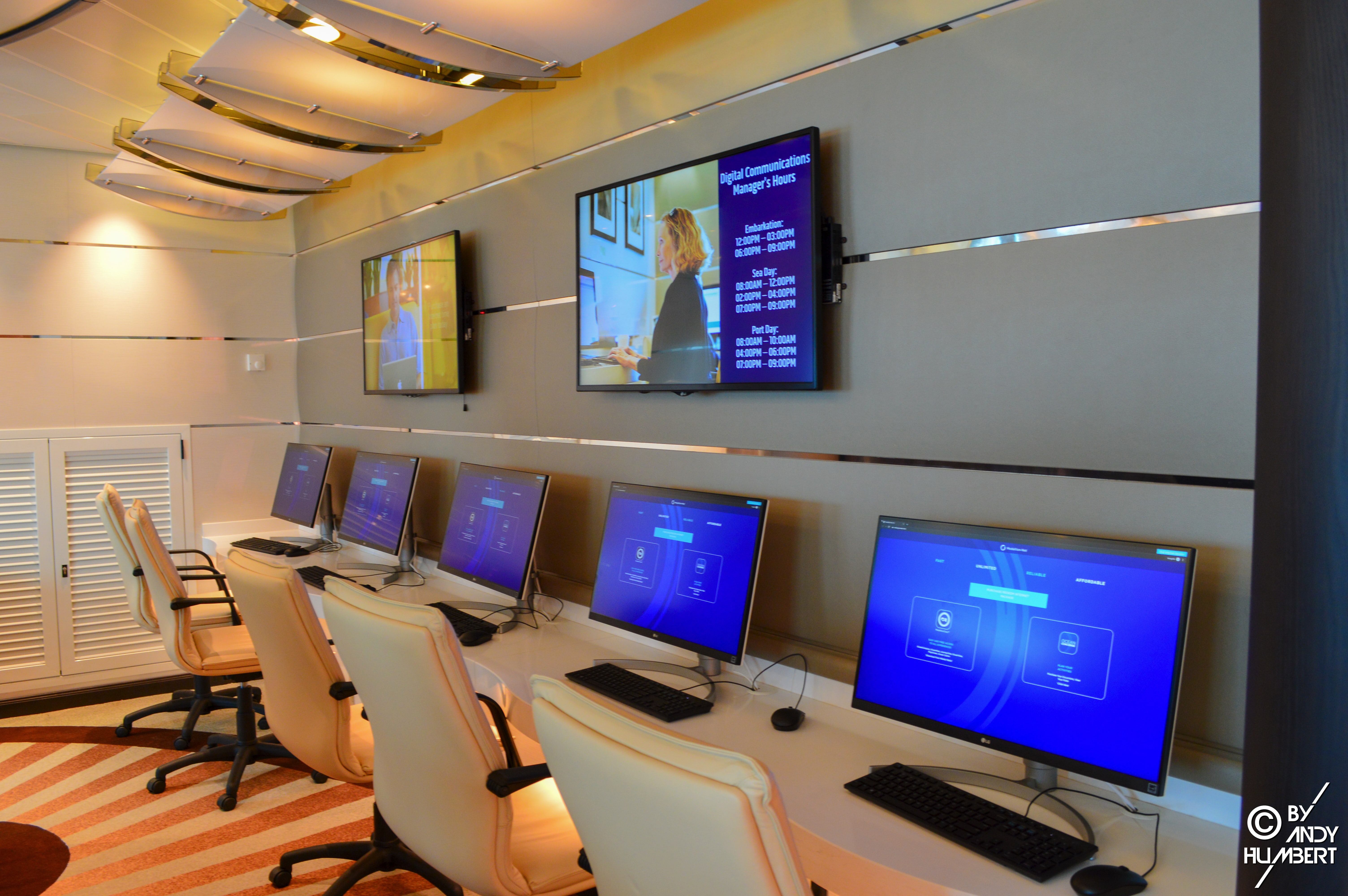 Internet Café (pont 5 Plaza)