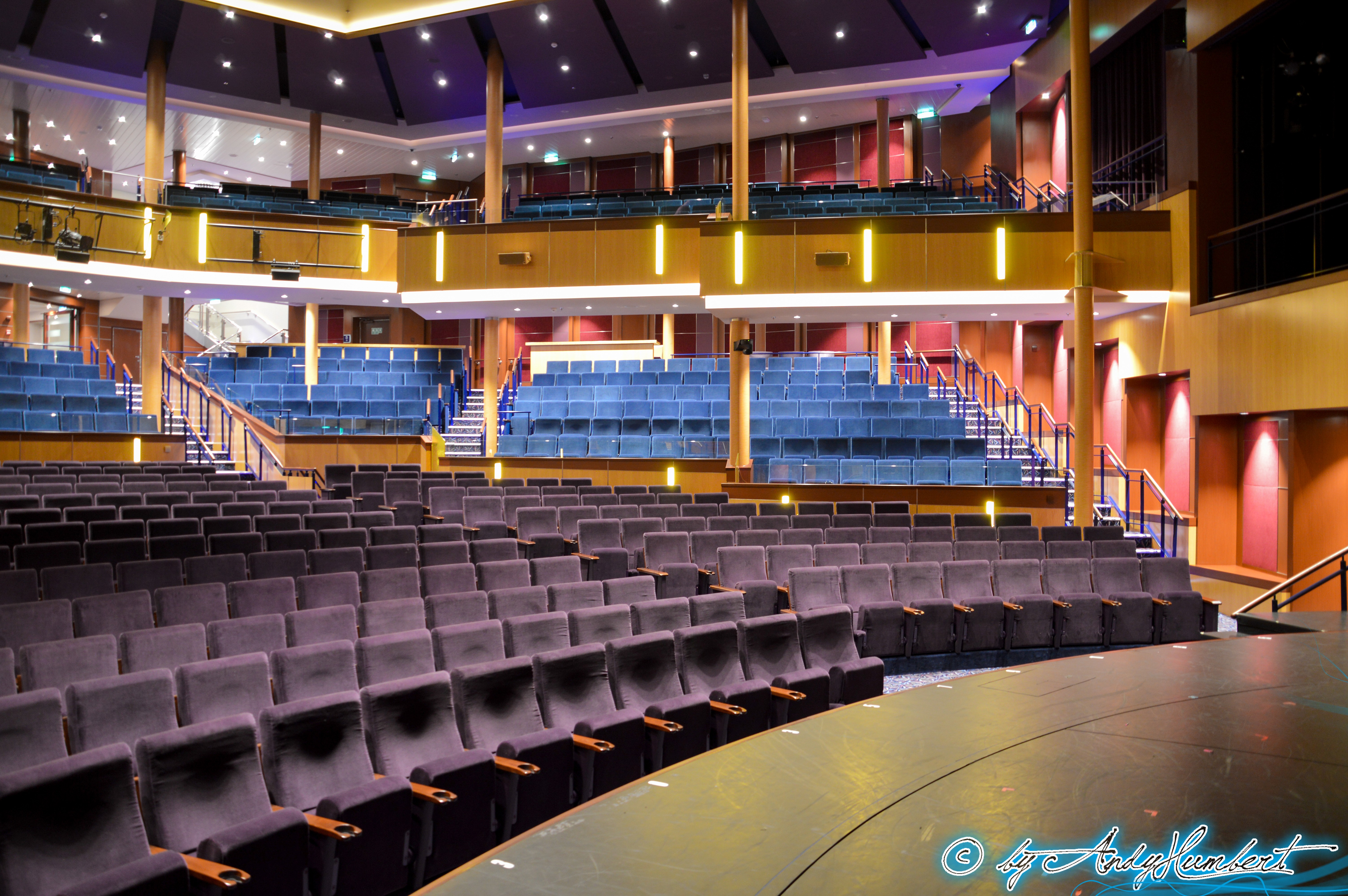 The Royale Theatre (ponts 3, 4 & 5)
