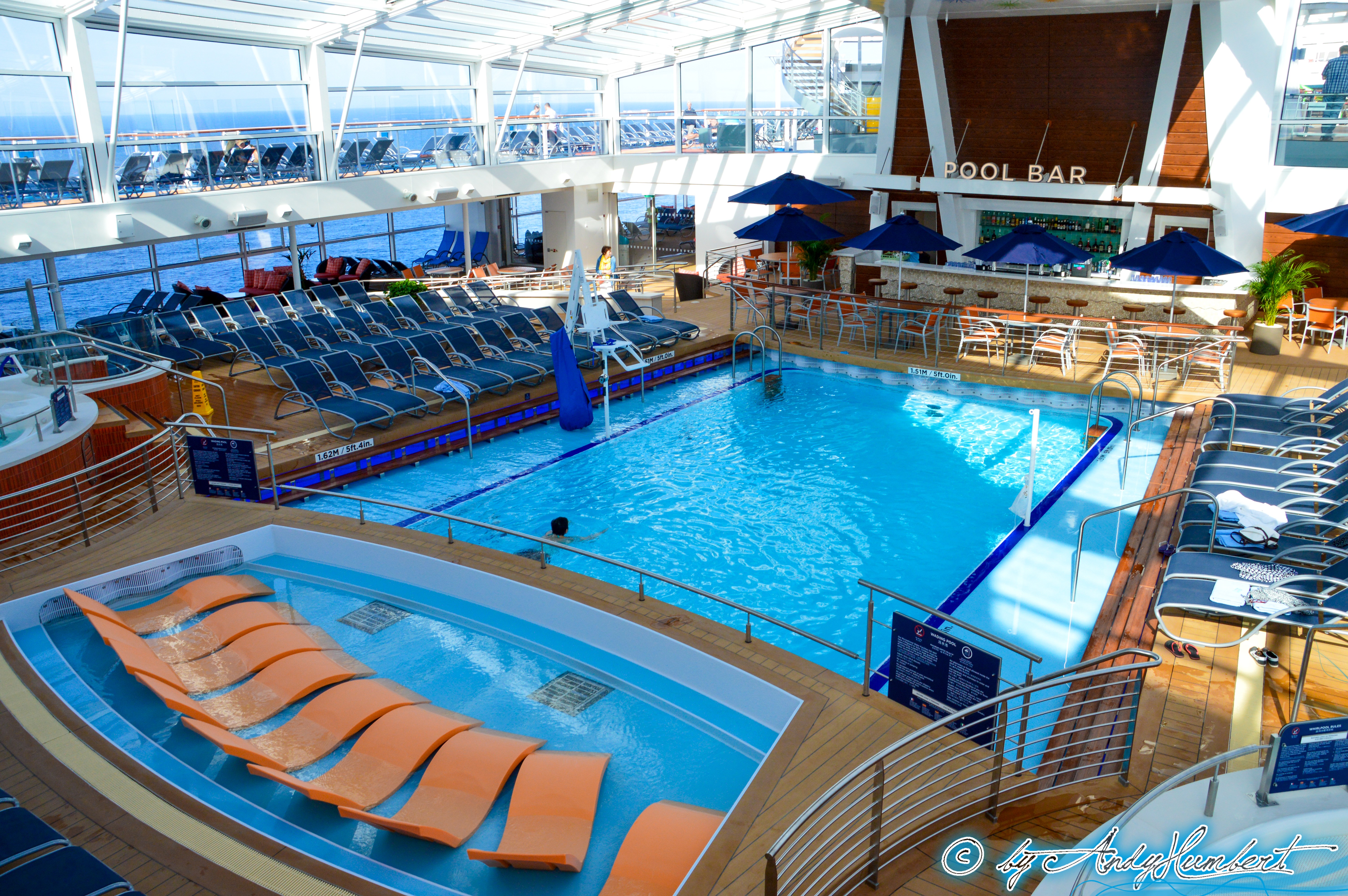 Piscine couverte (pont 14)