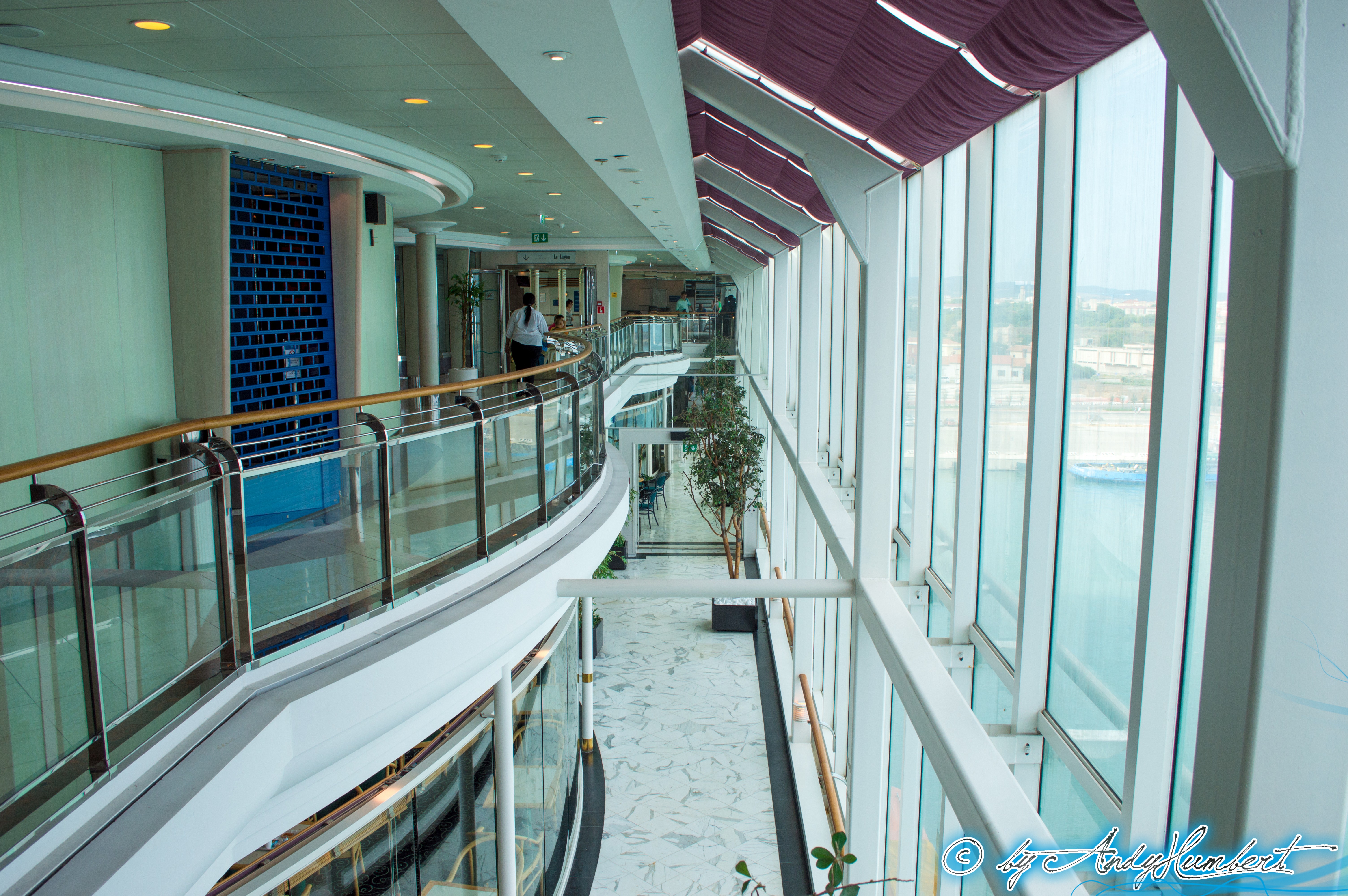 Galerie marchande (pont 10)