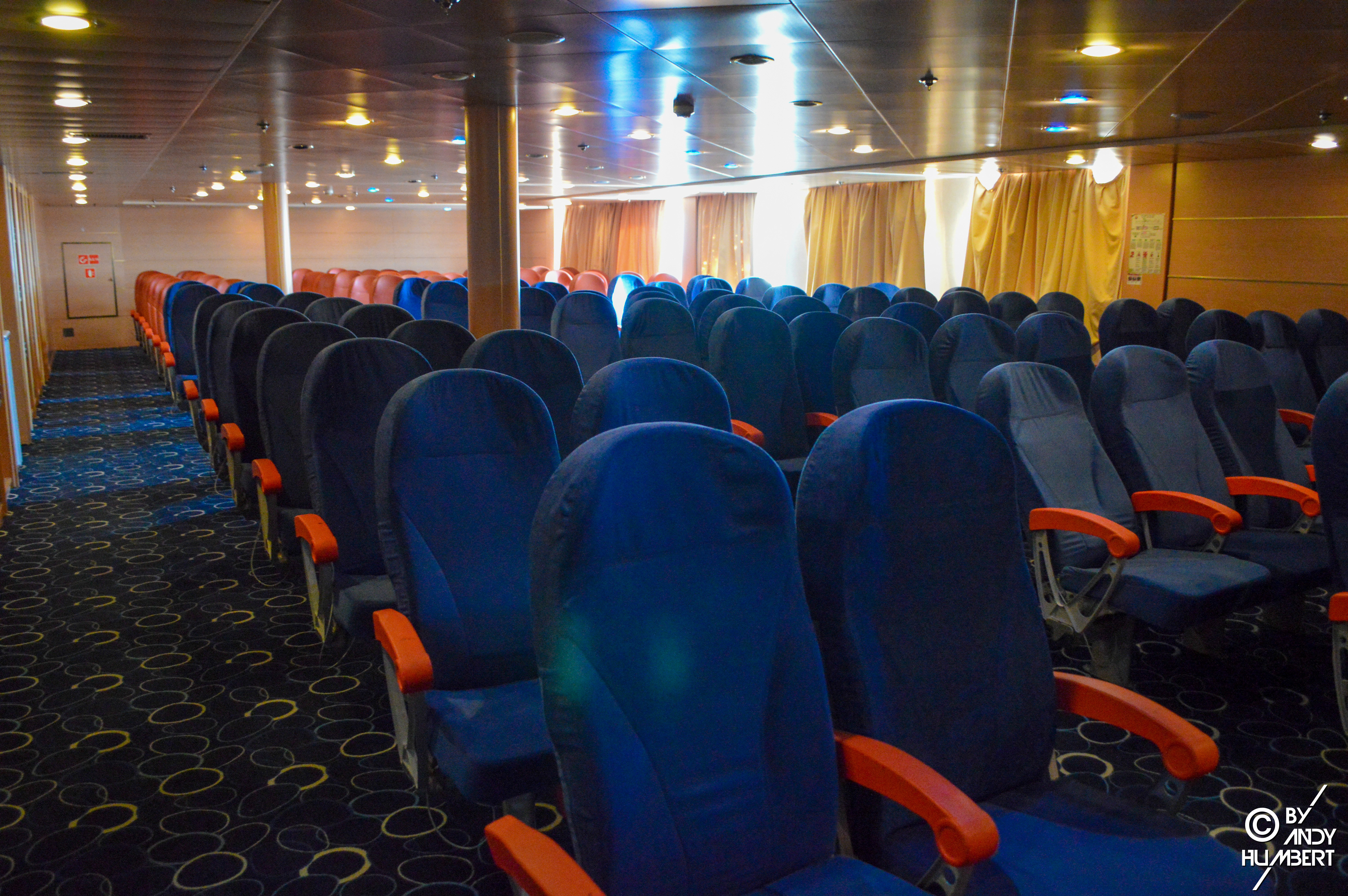 Salon fauteuils (pont 8)