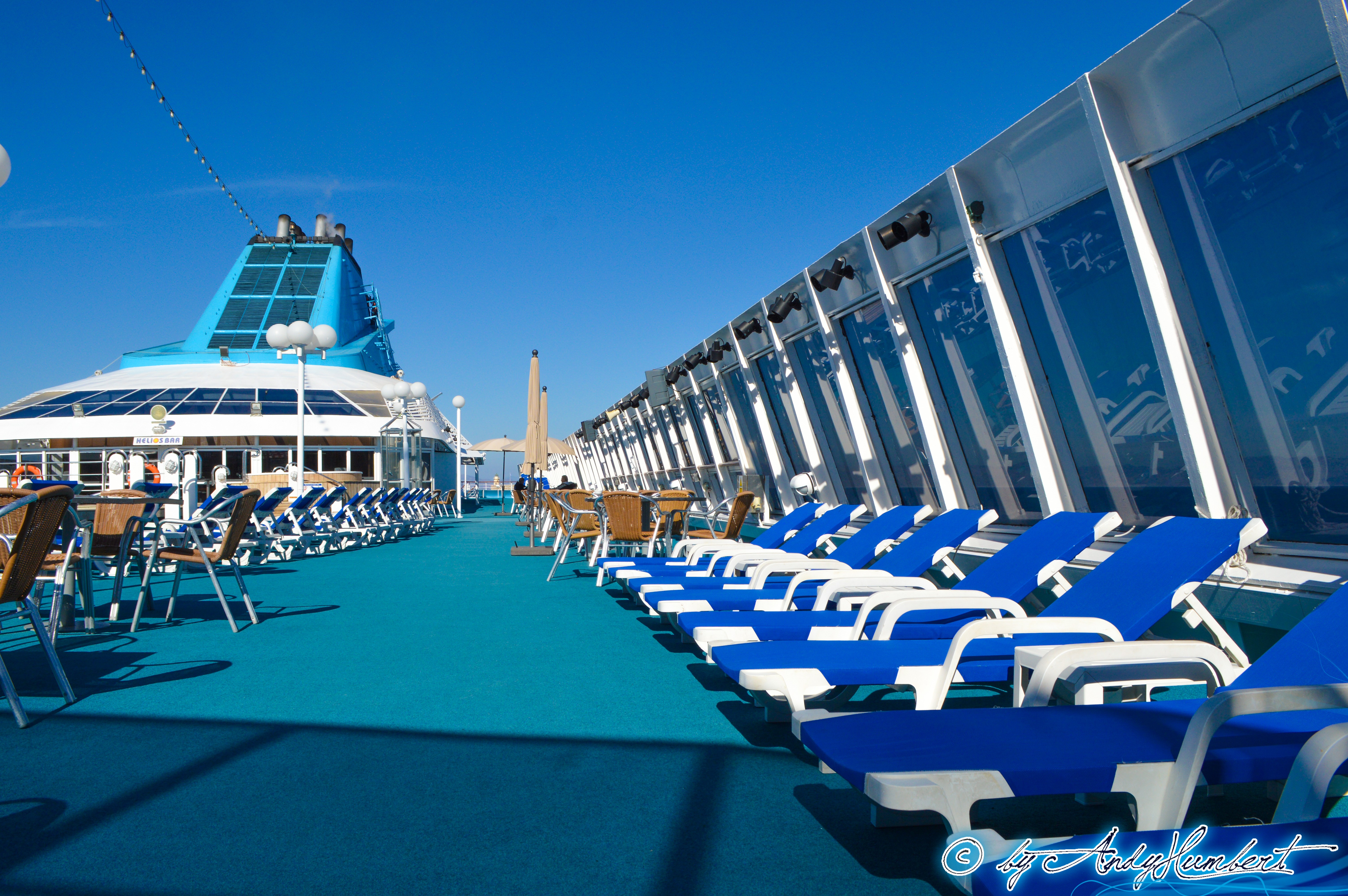 Piscine (pont 8 Ouranos)