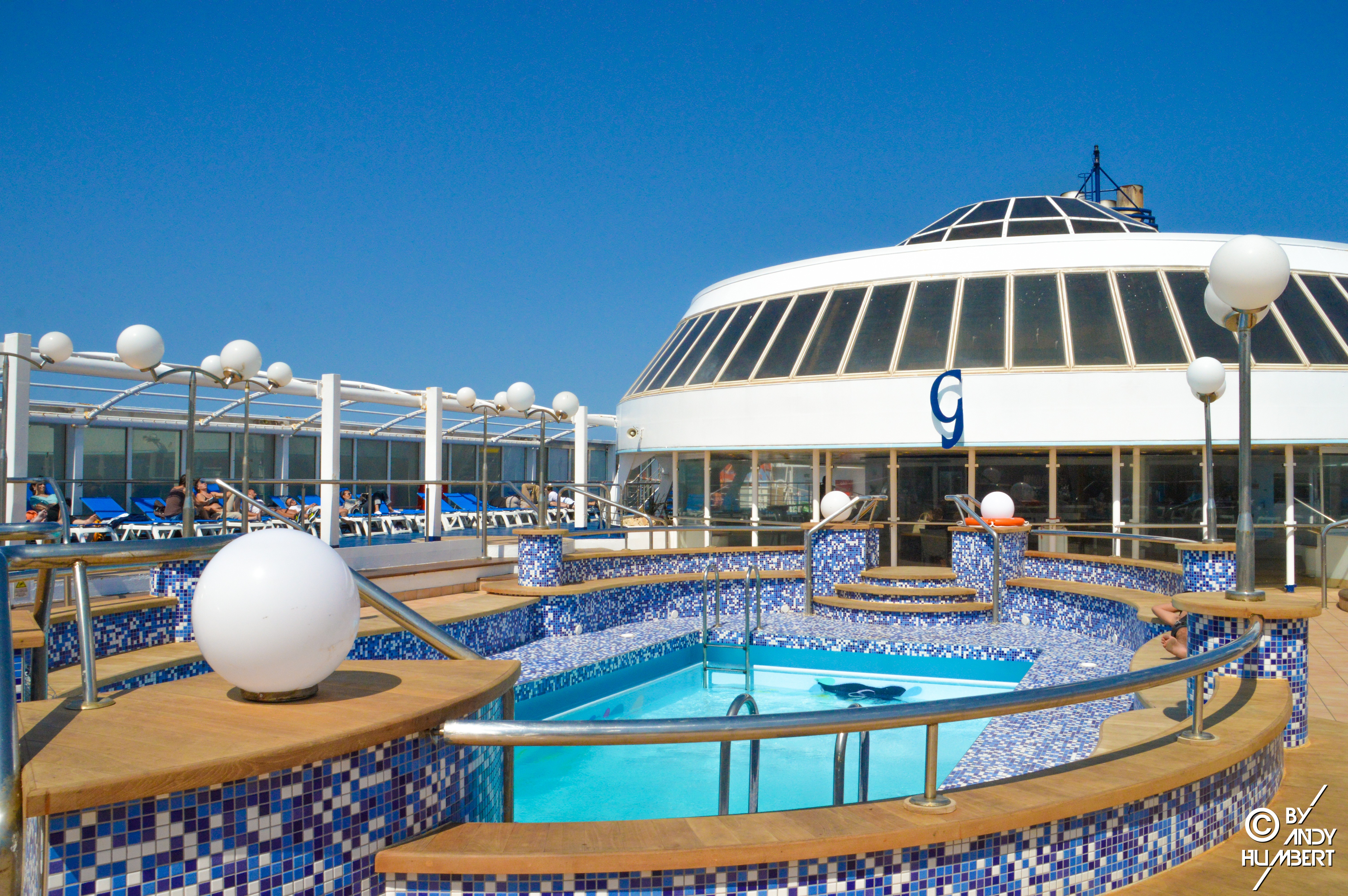 Piscine (pont 8)
