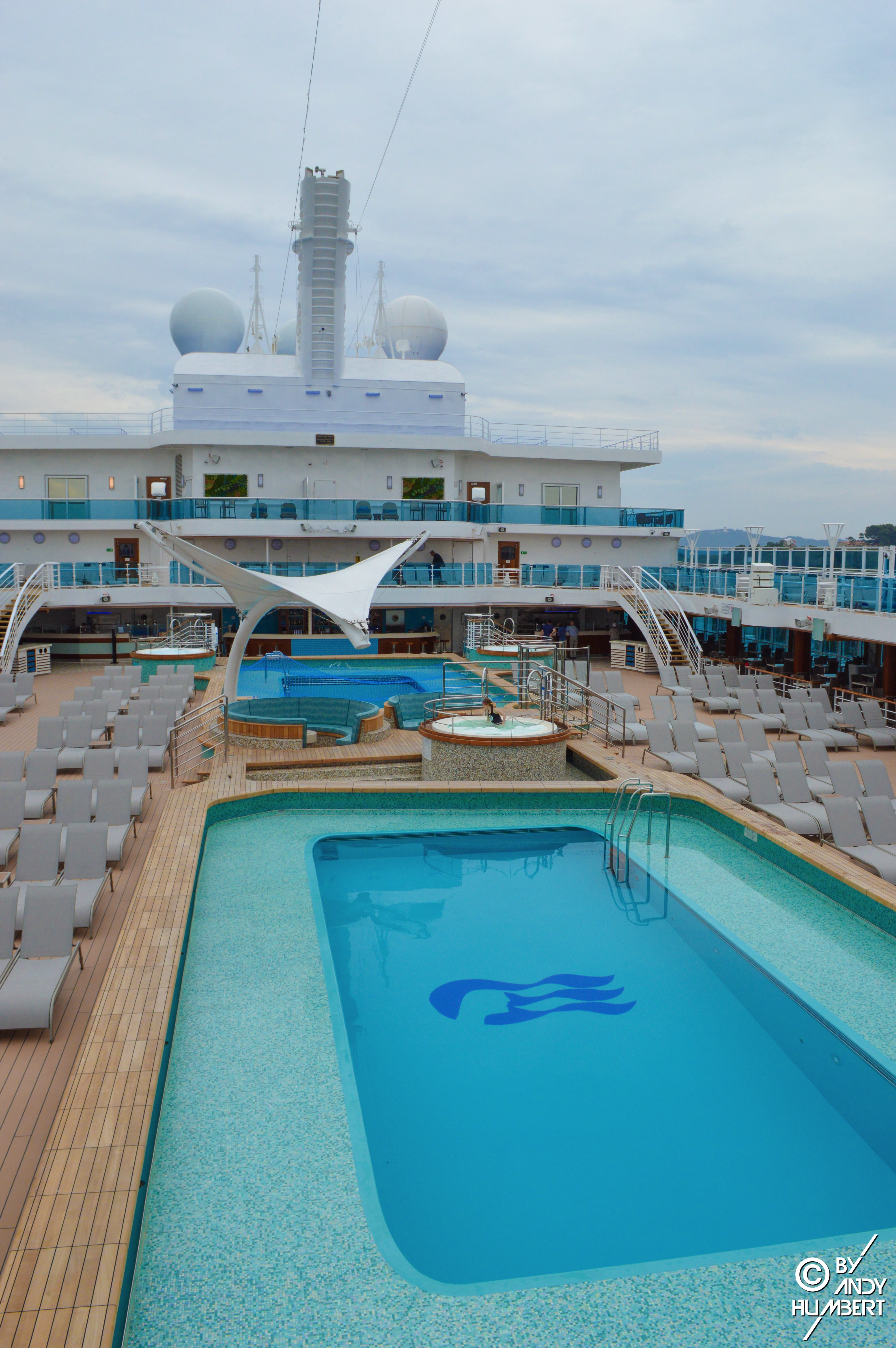 Sky Pools (pont 16 Lido)