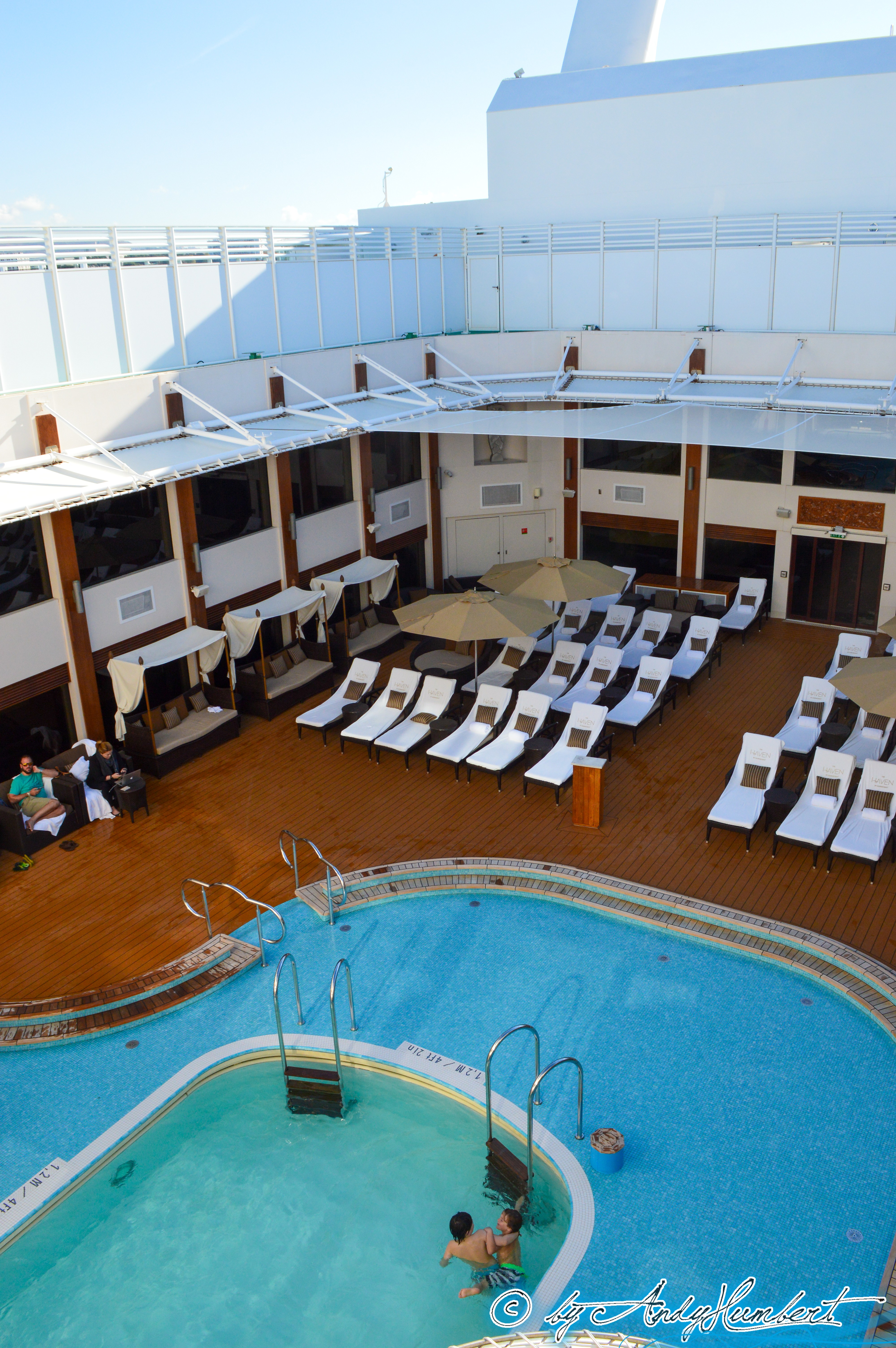 Courtyard Pool & Spa (pont 16)