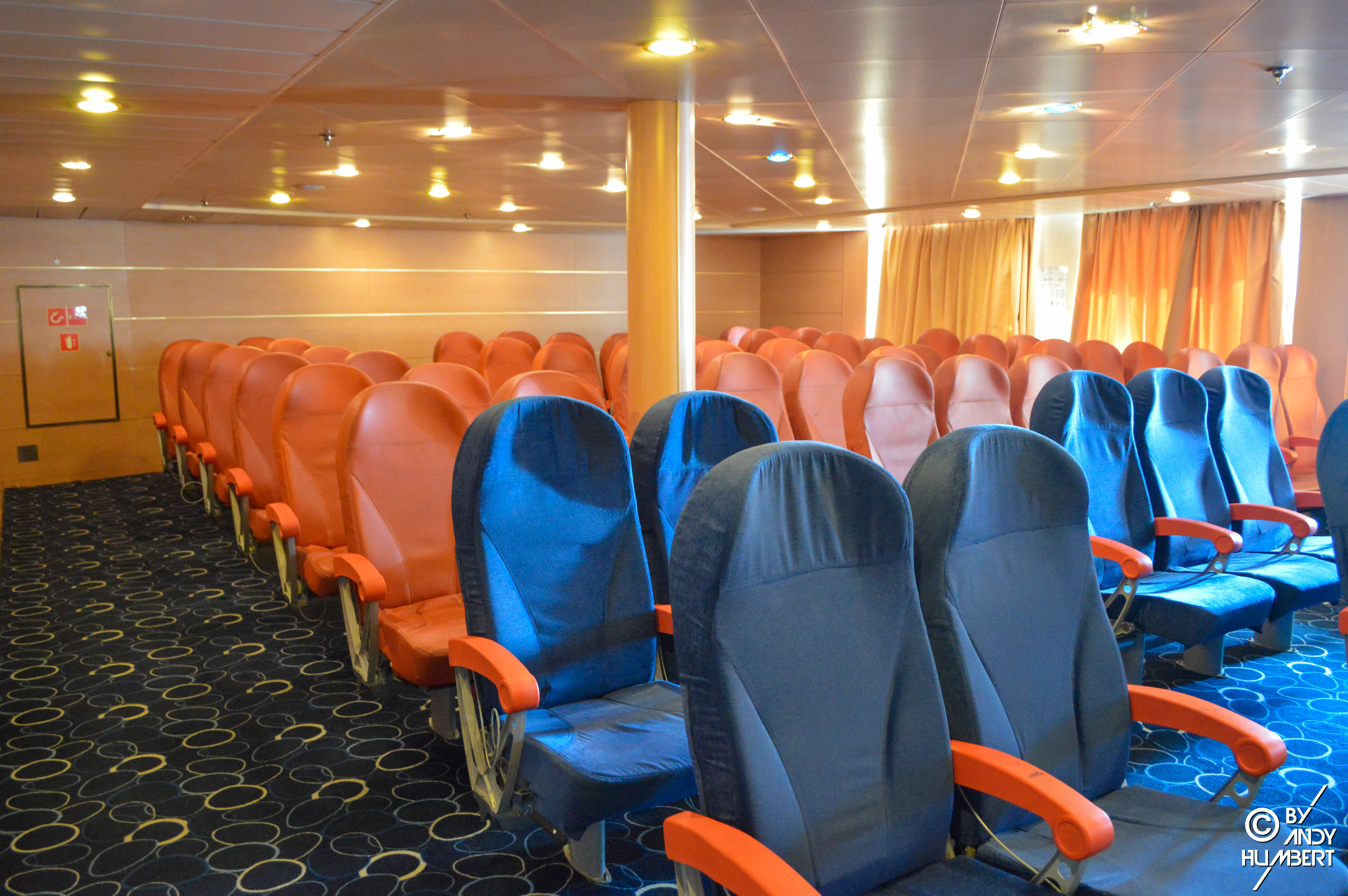Salon fauteuils (pont 8)