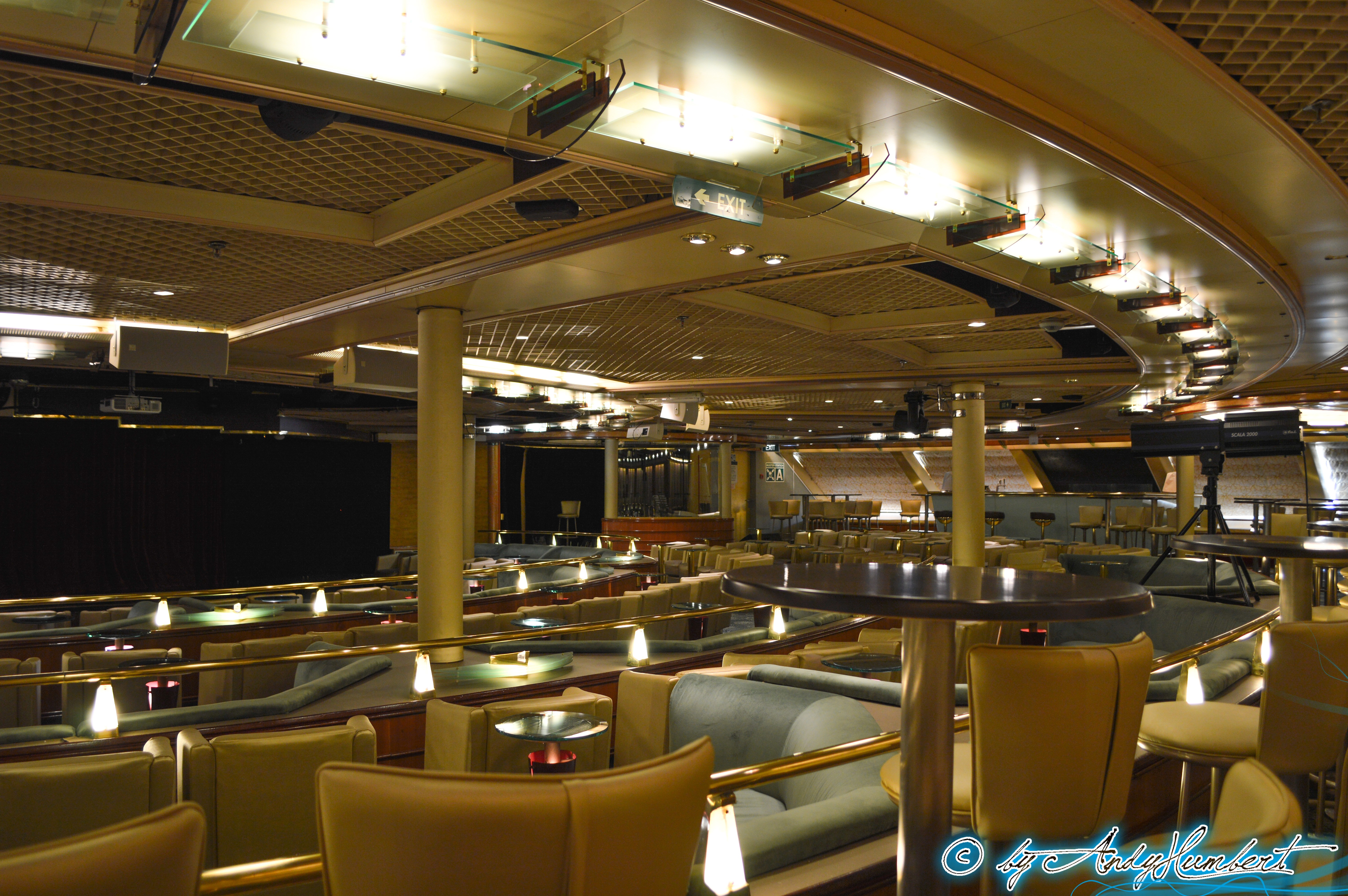 Muses Lounge (pont 5 Dionyssos)
