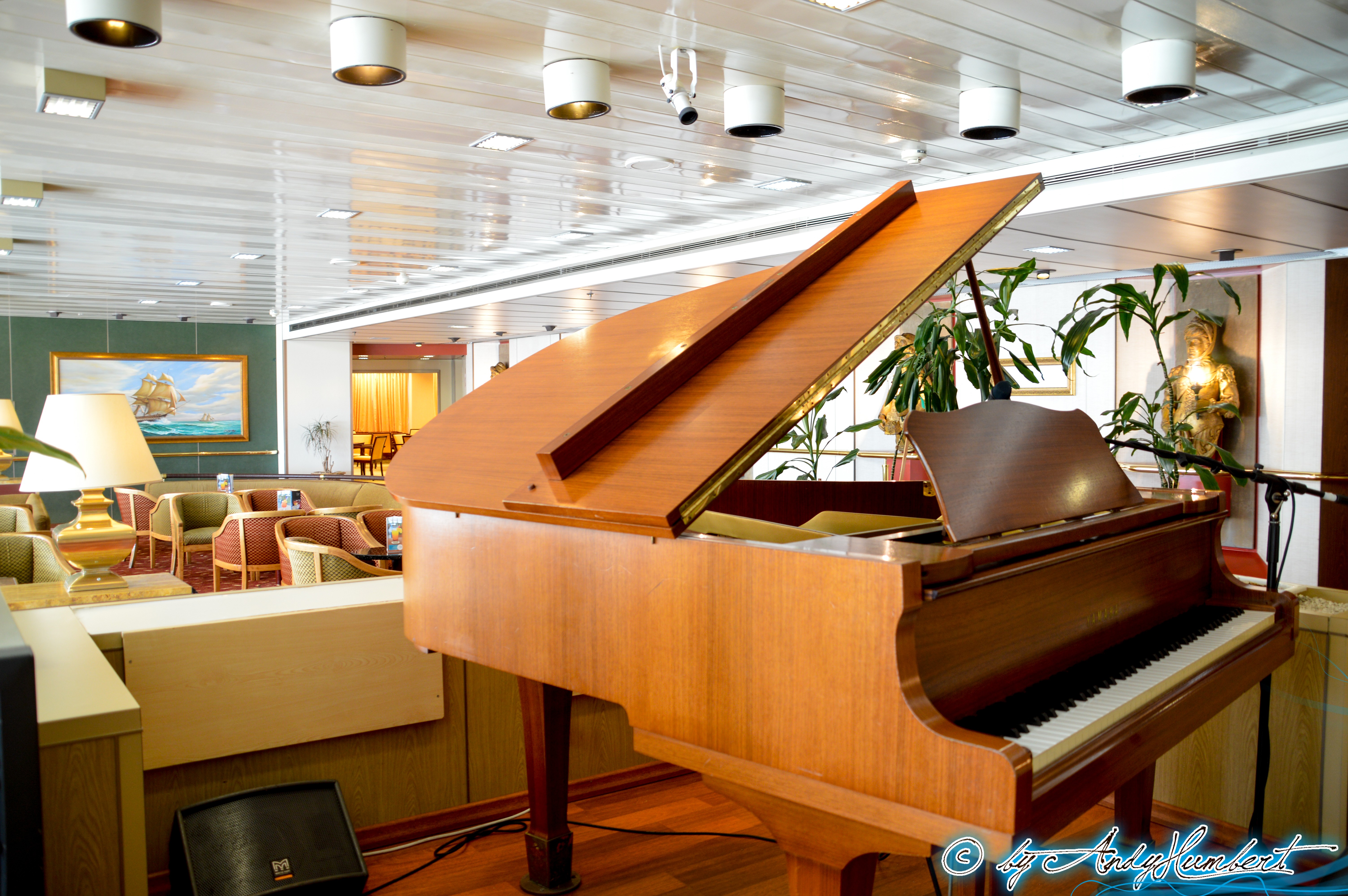 Explorer's Lounge (pont0549-1-border