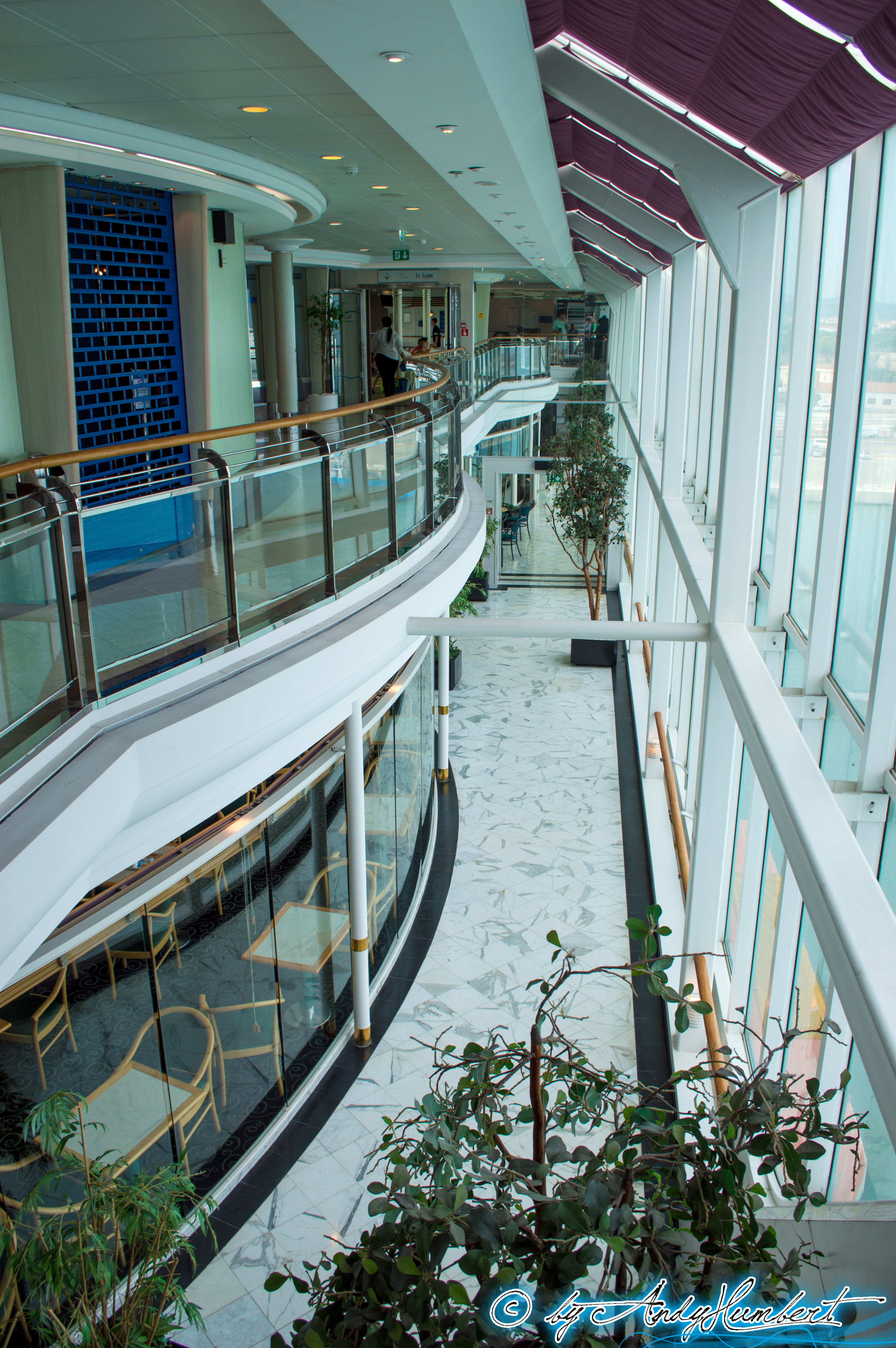 Galerie marchande (pont 10)