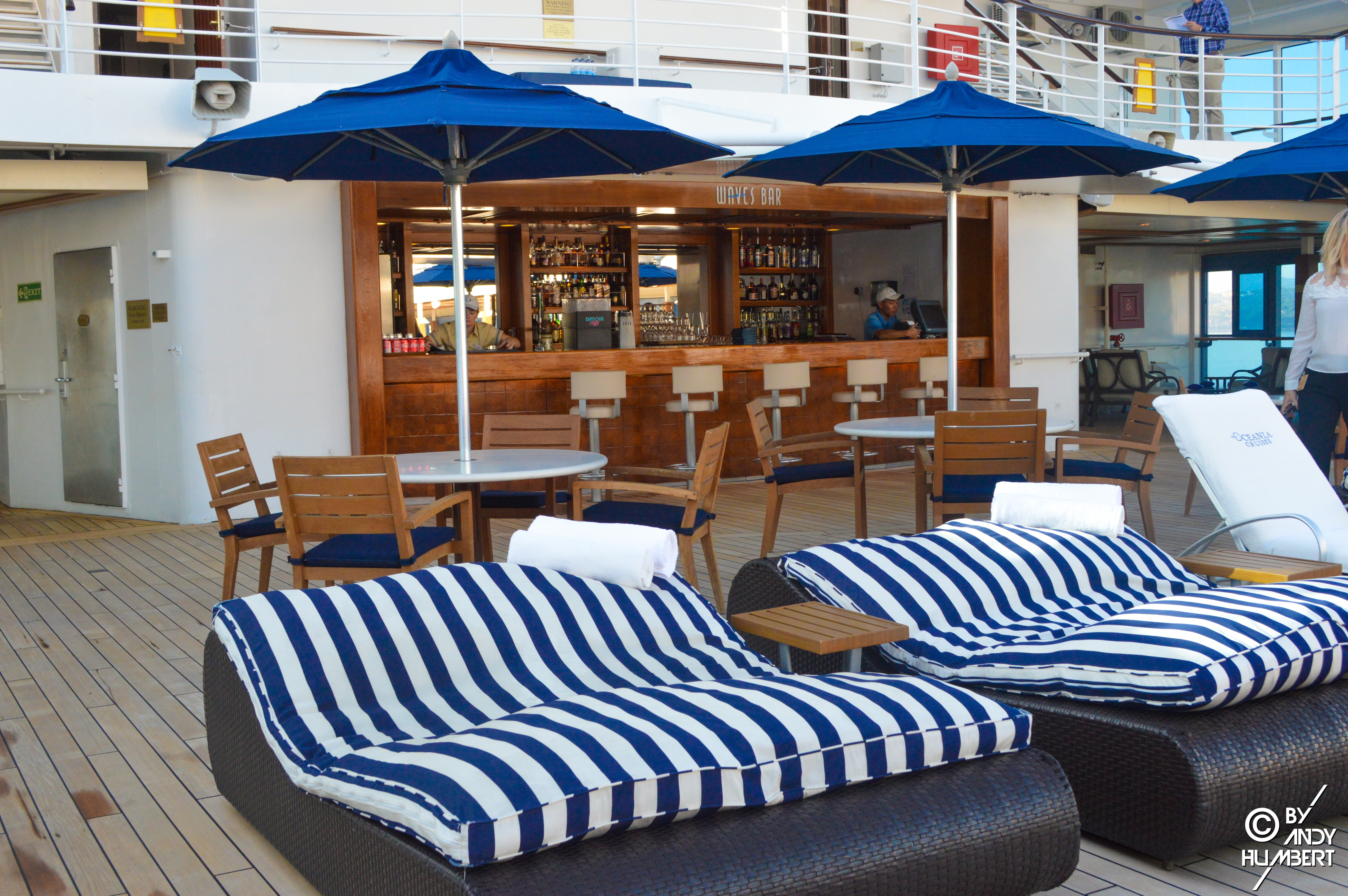 Waves Bar (pont 9)