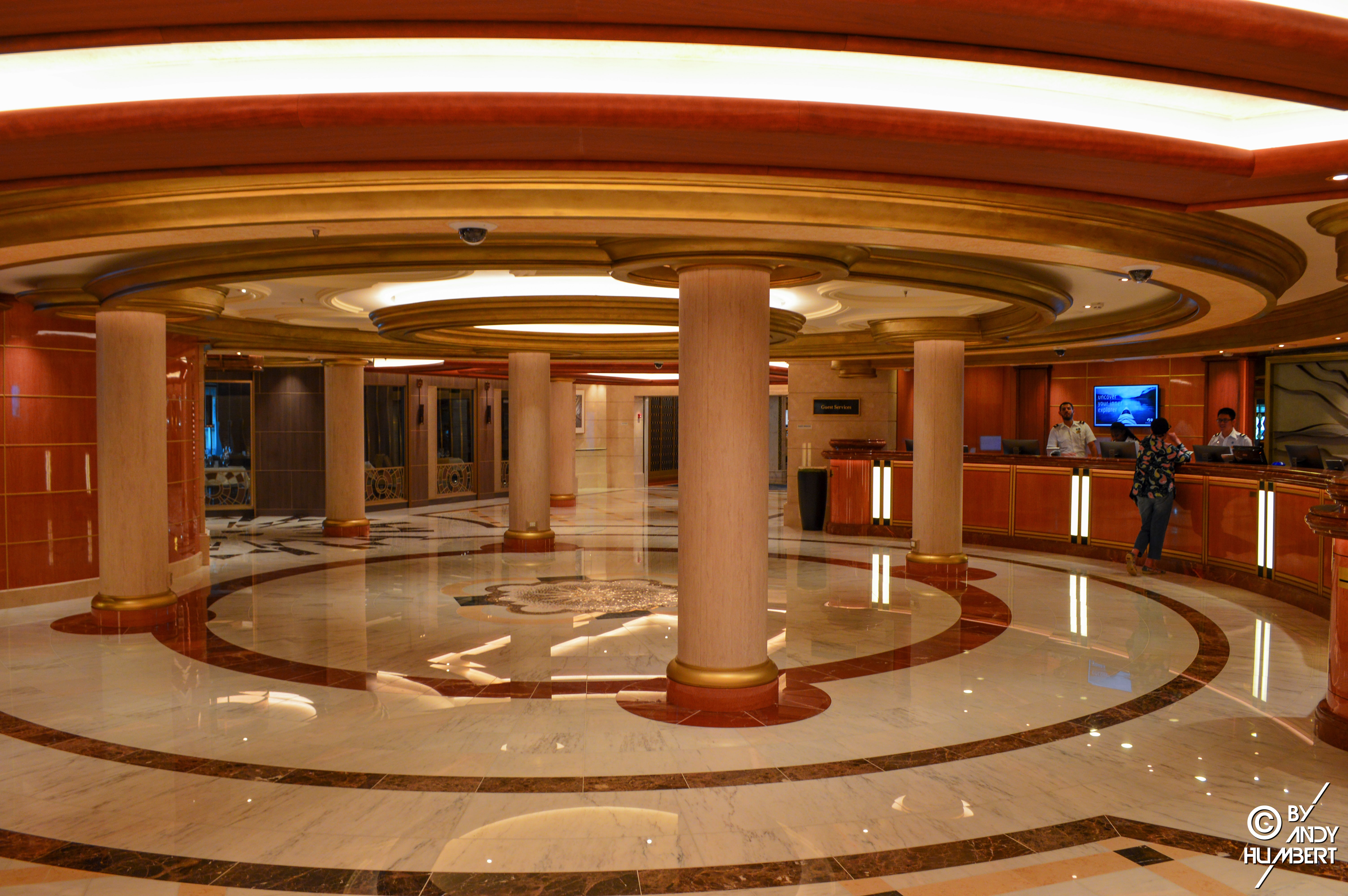 Guest Services (pont 5 Plaza)