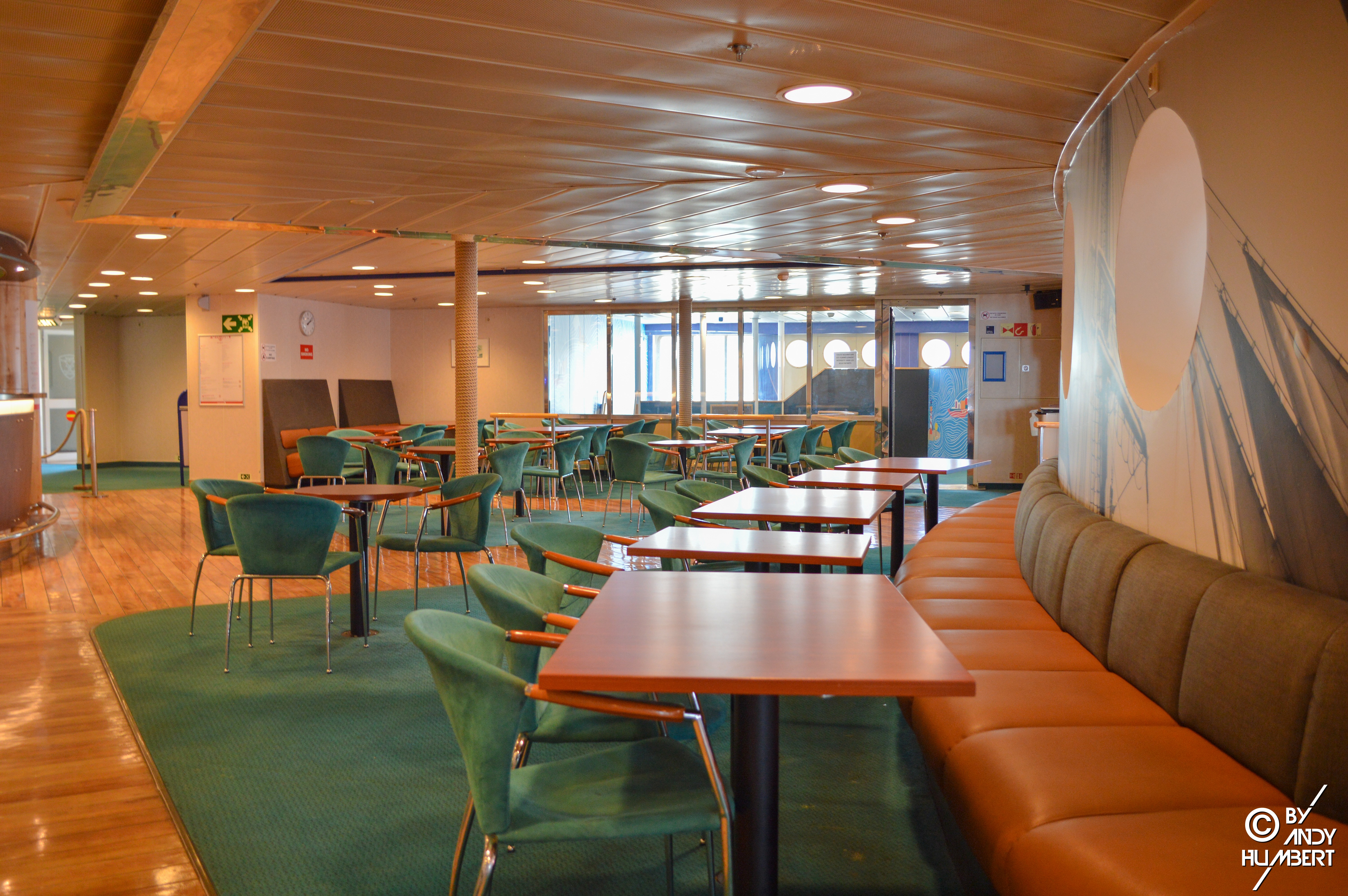 Salon bar (pont 7)