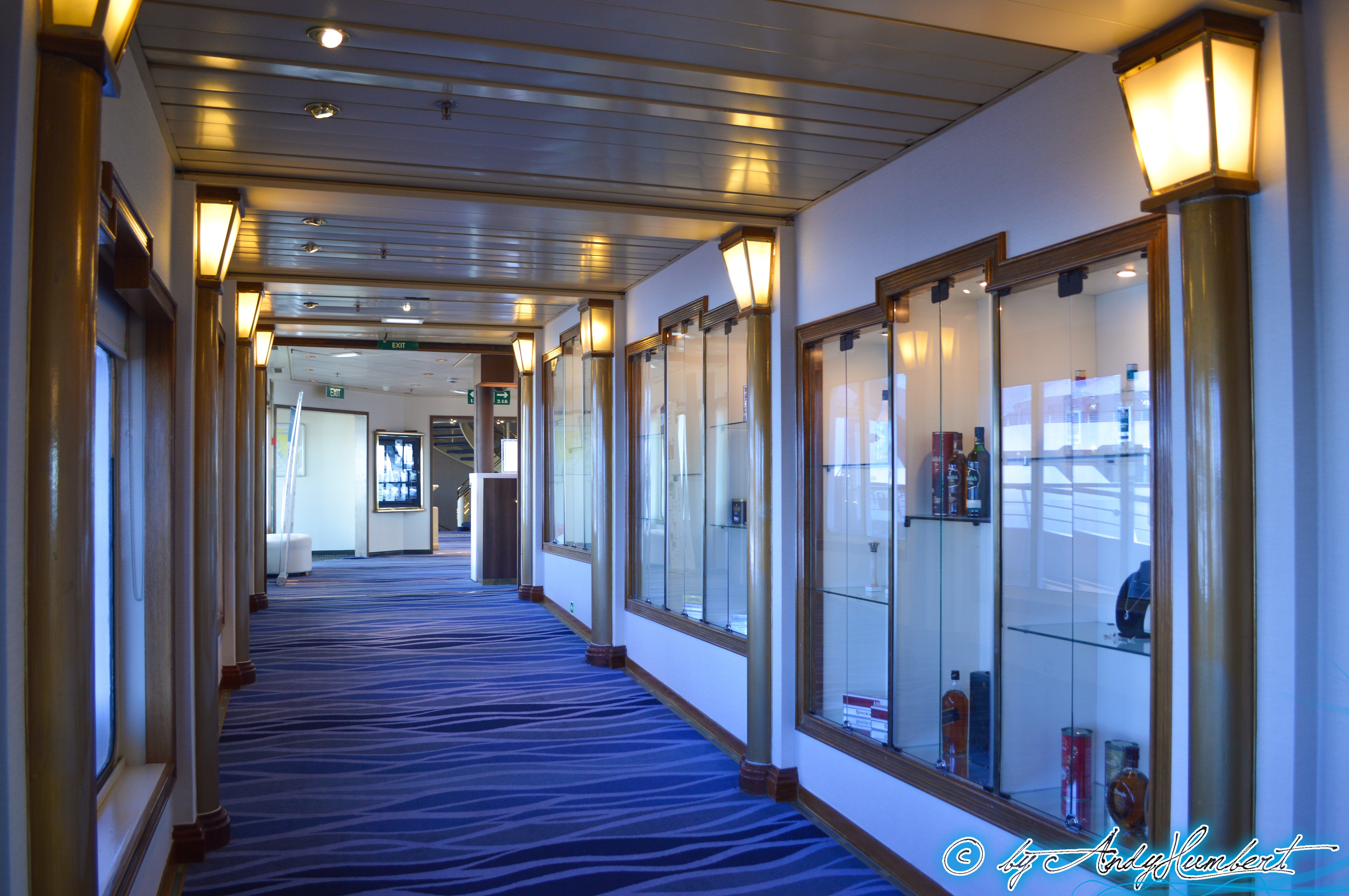 Galerie boutique (pont 5 Dionyssos)