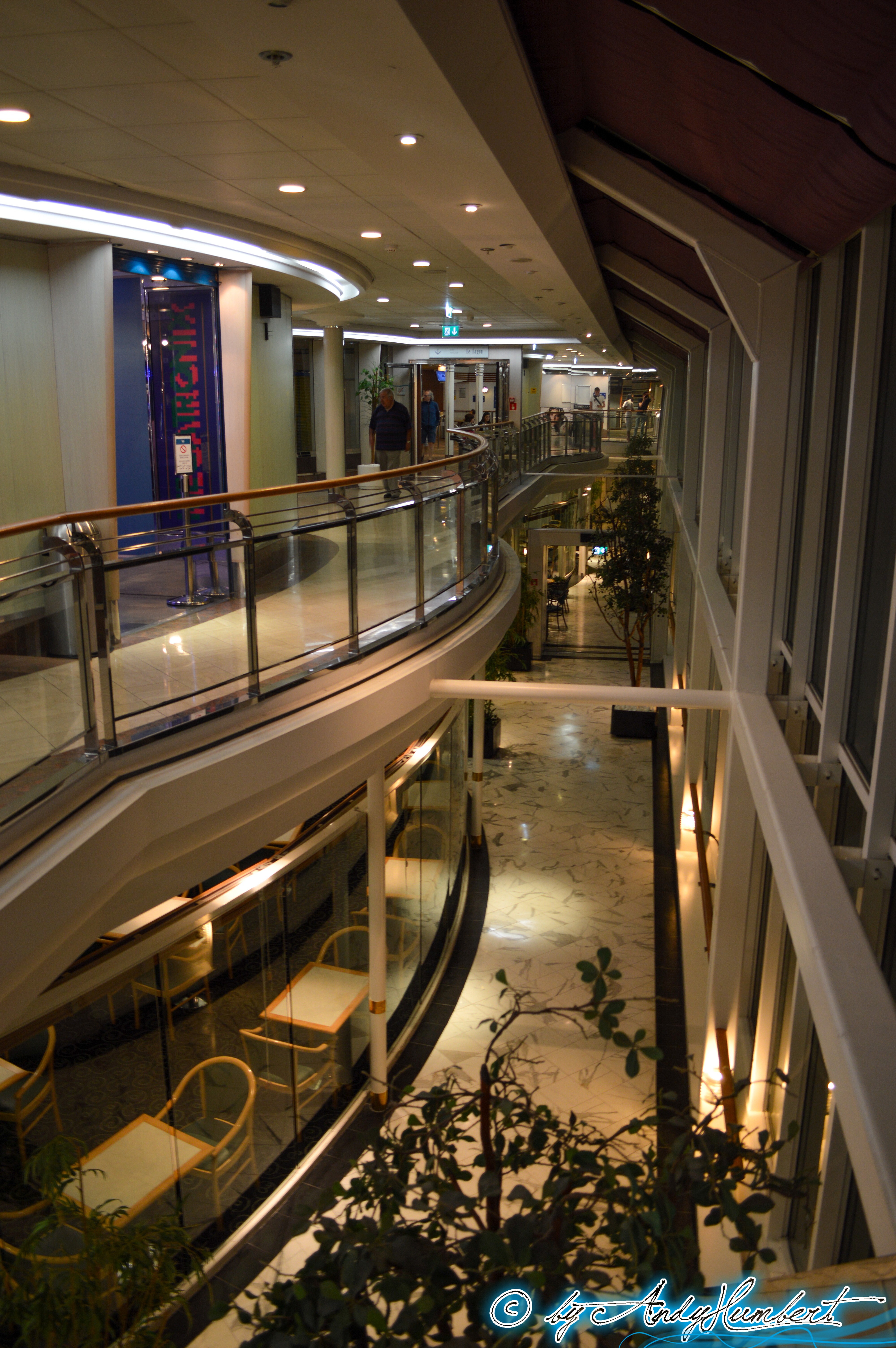 Galerie marchande (pont 10)