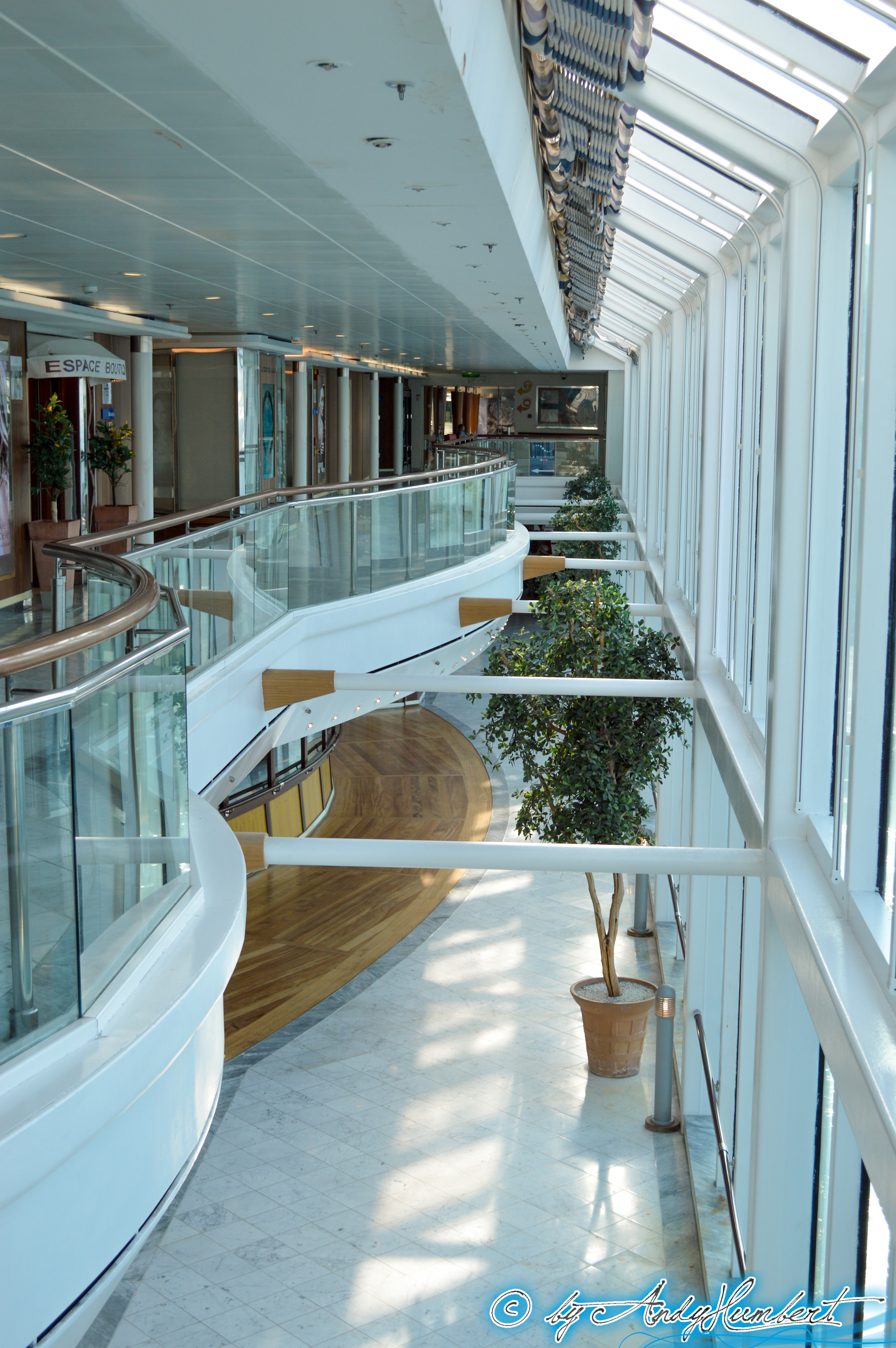 Galerie marchande (pont 10)