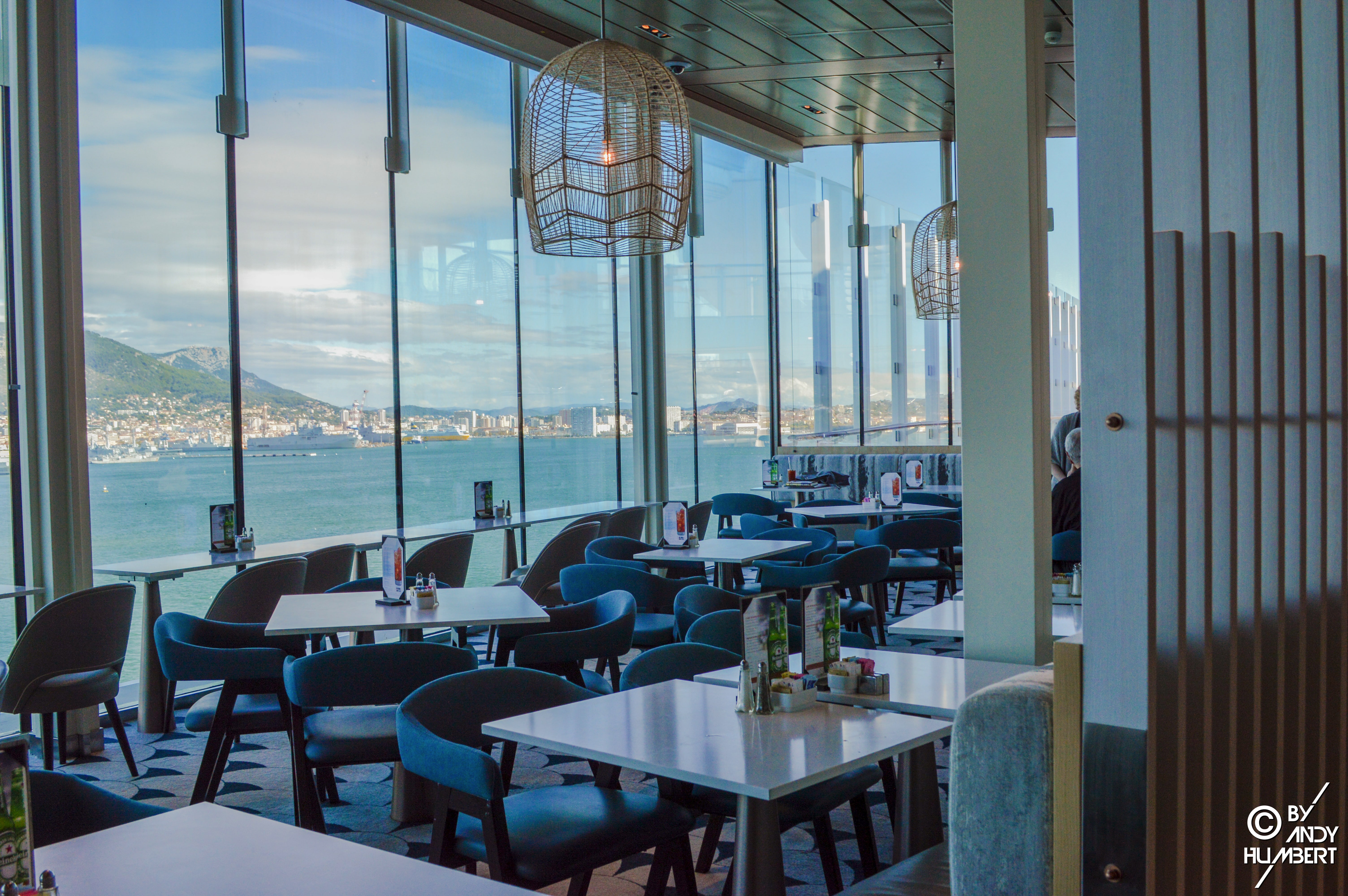 Oceanview Café (pont 14)