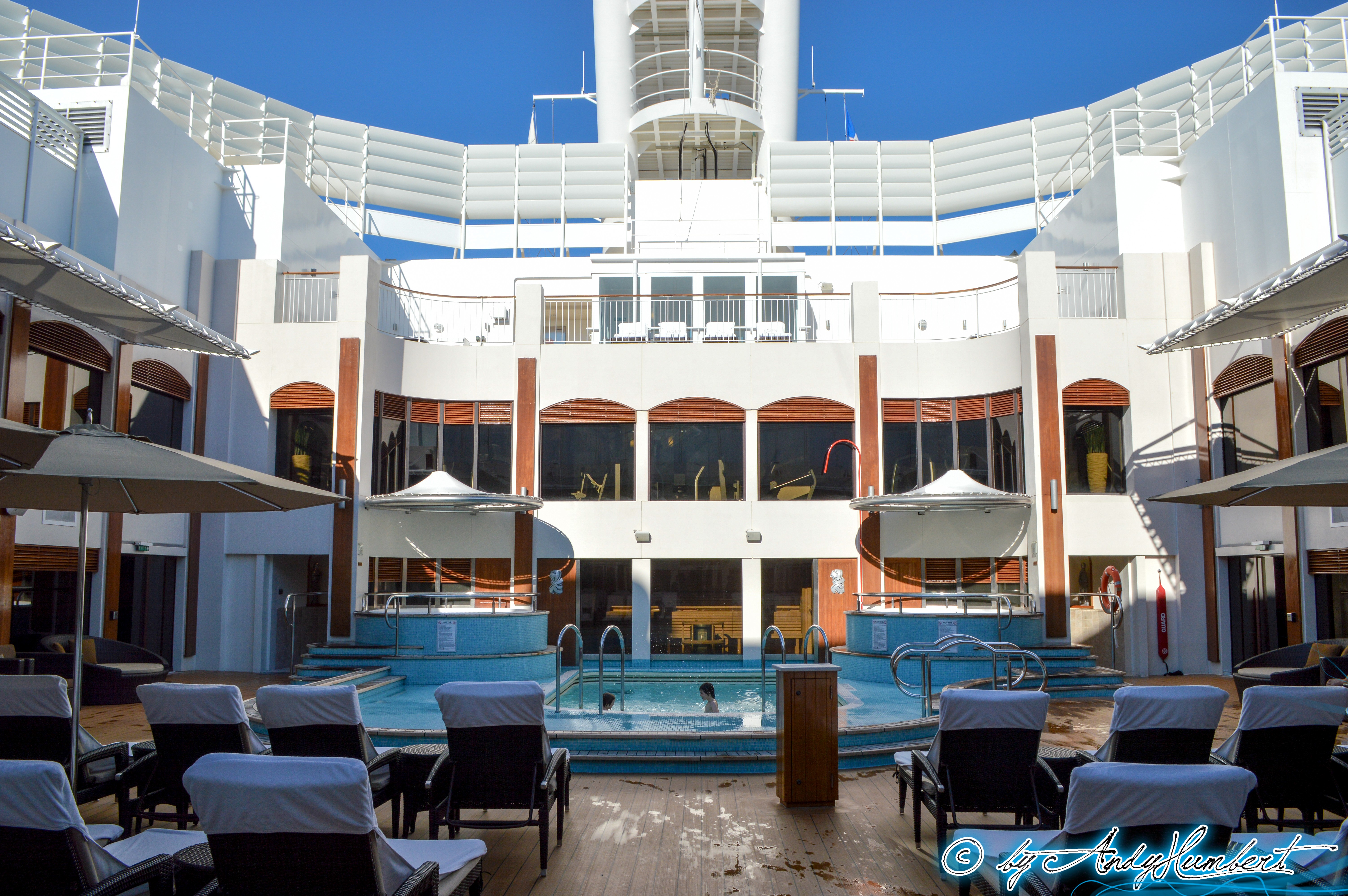 Courtyard Pool & Spa (pont 16)