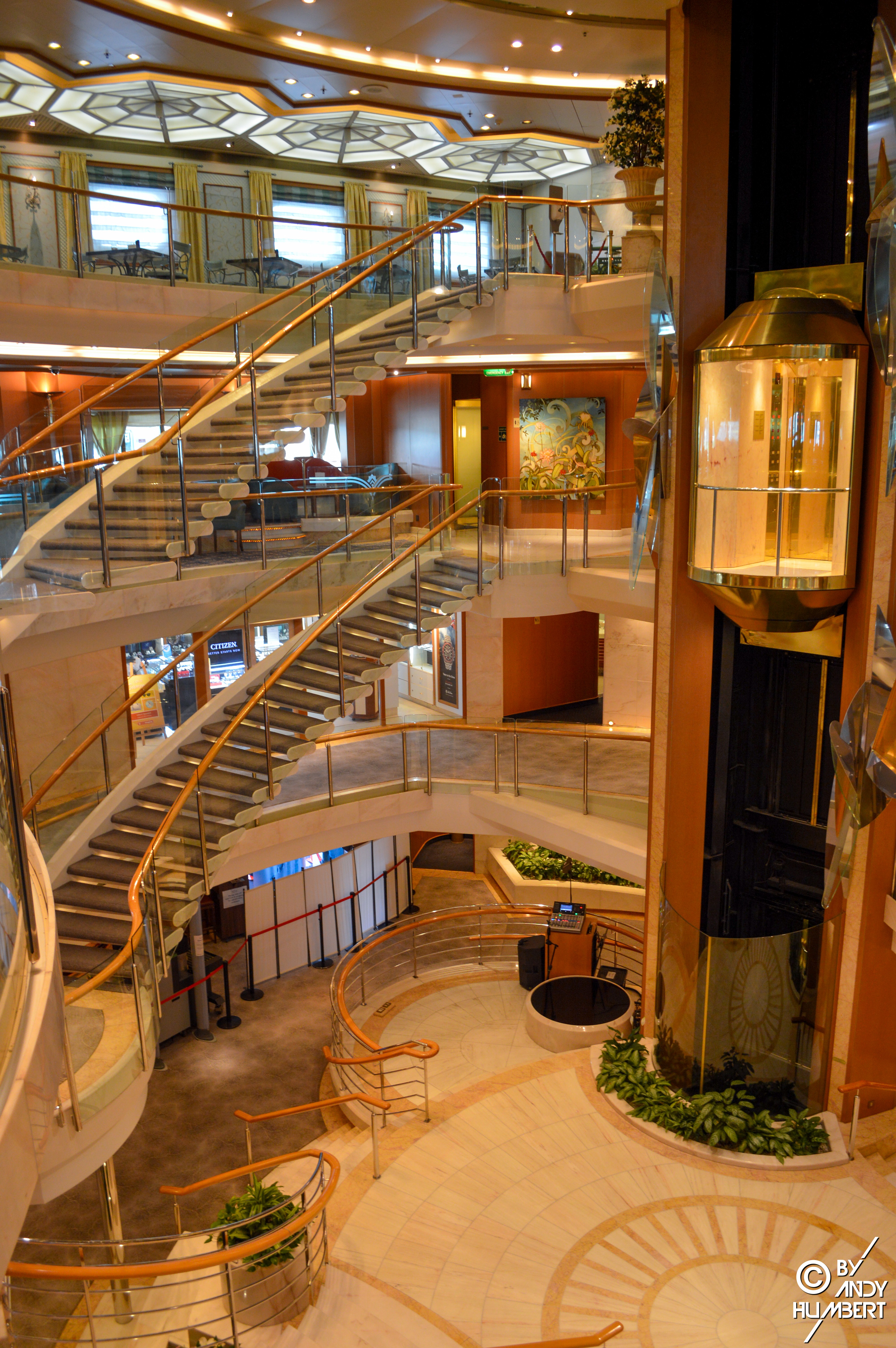 The Atrium (pont 5 à 8)