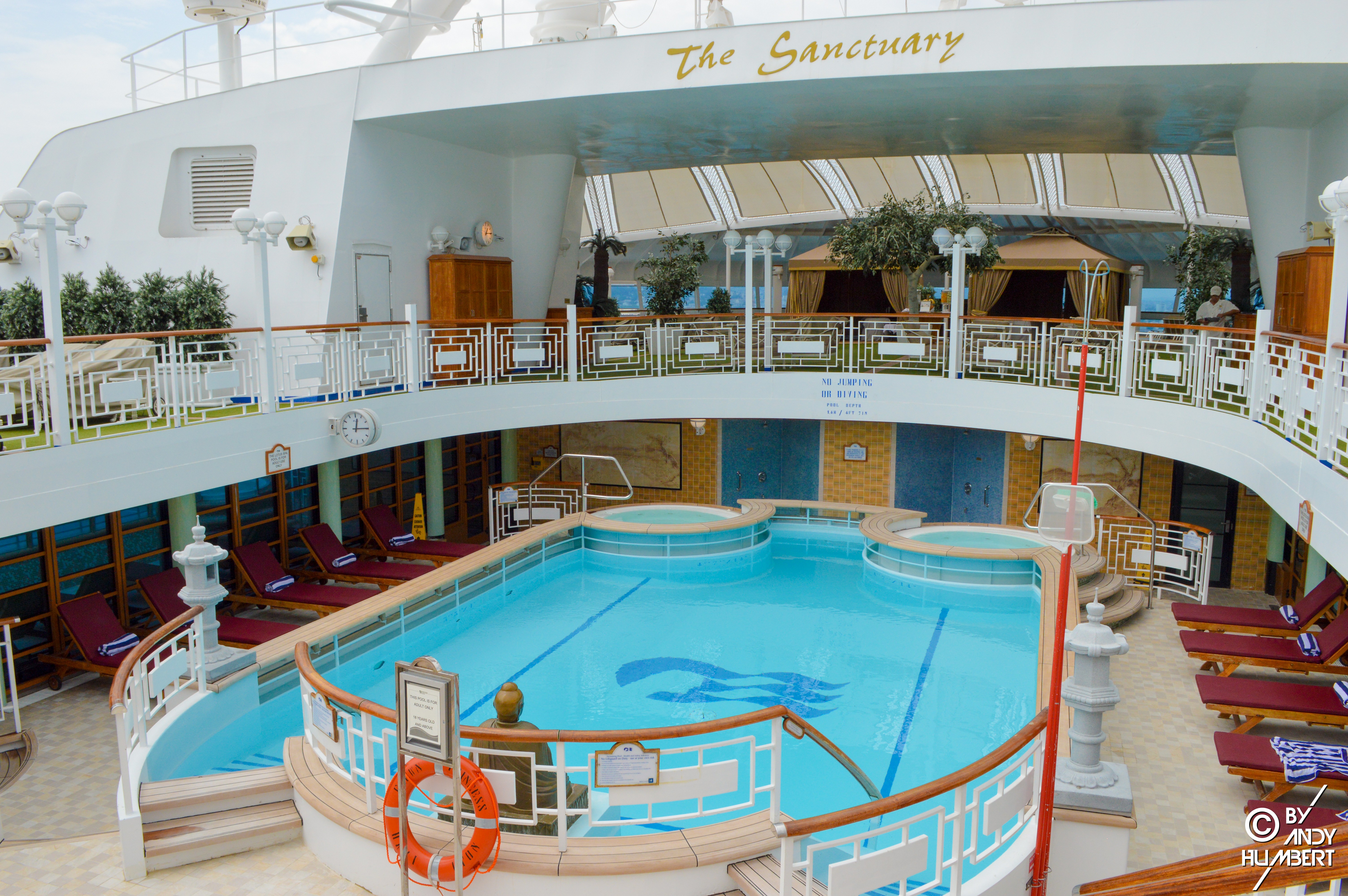 Lotus Spa Pool (pont 16)