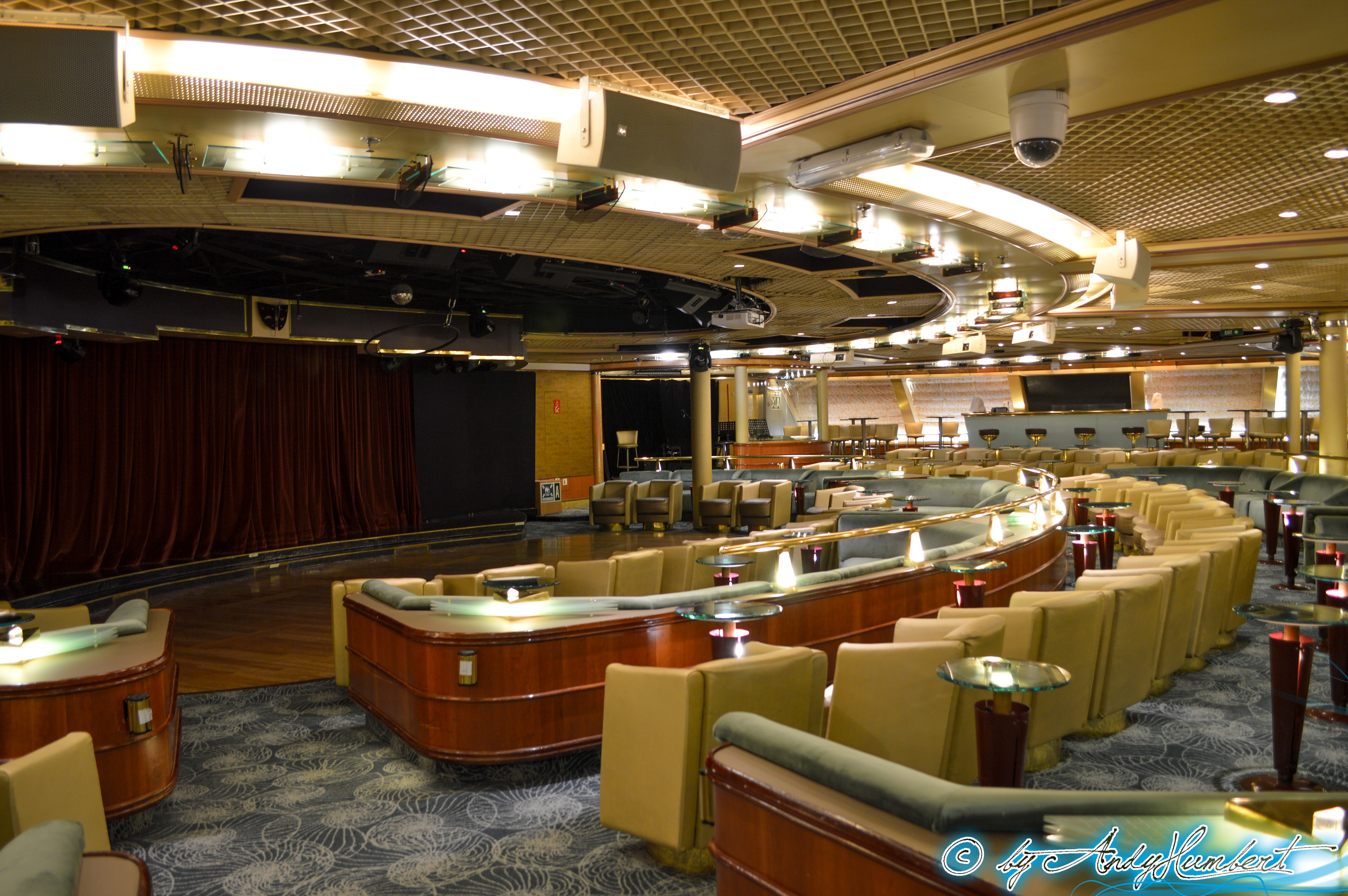 Muses Lounge (pont 5 Dionyssos)