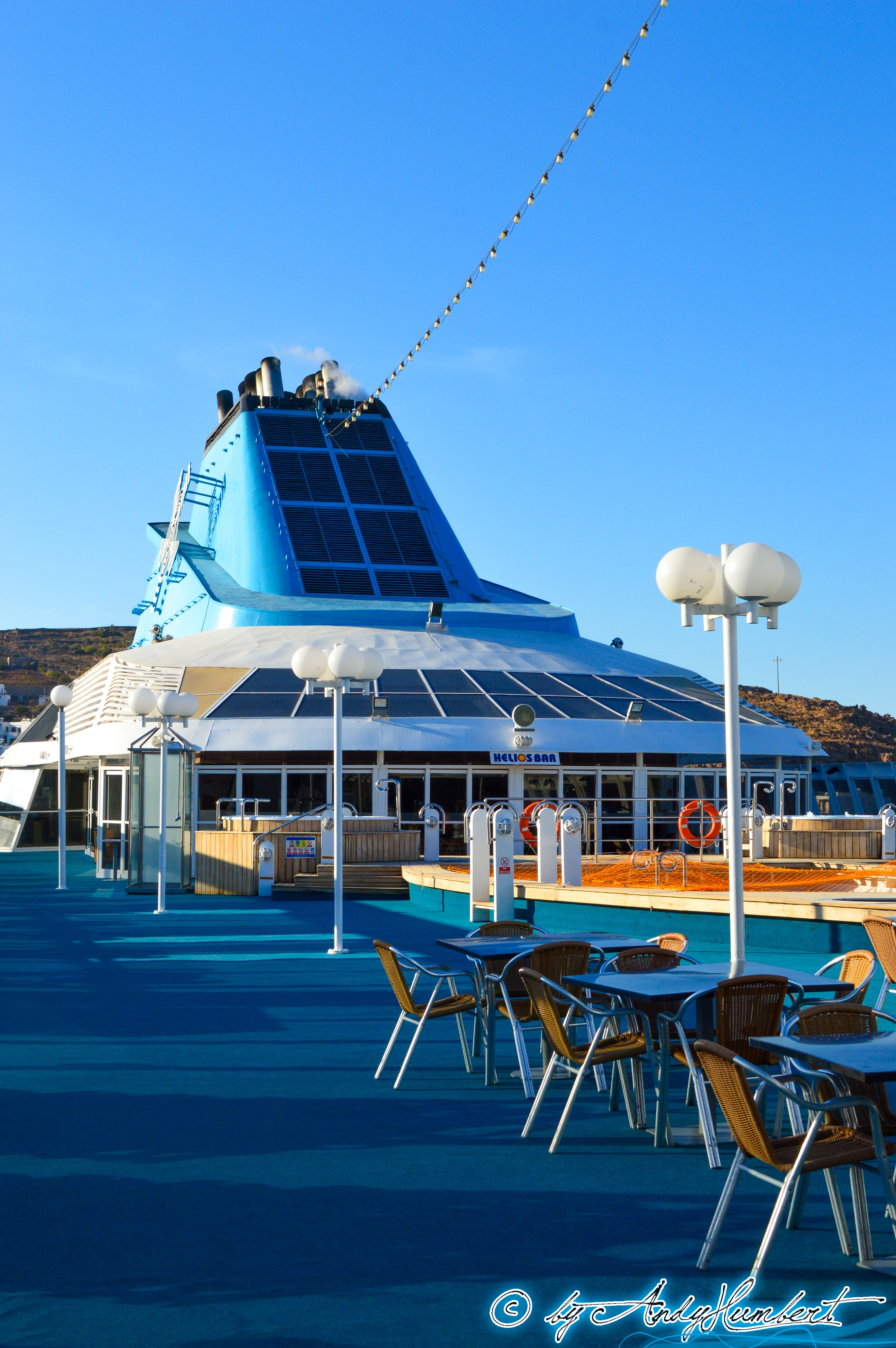 Piscine (pont 8 Ouranos)