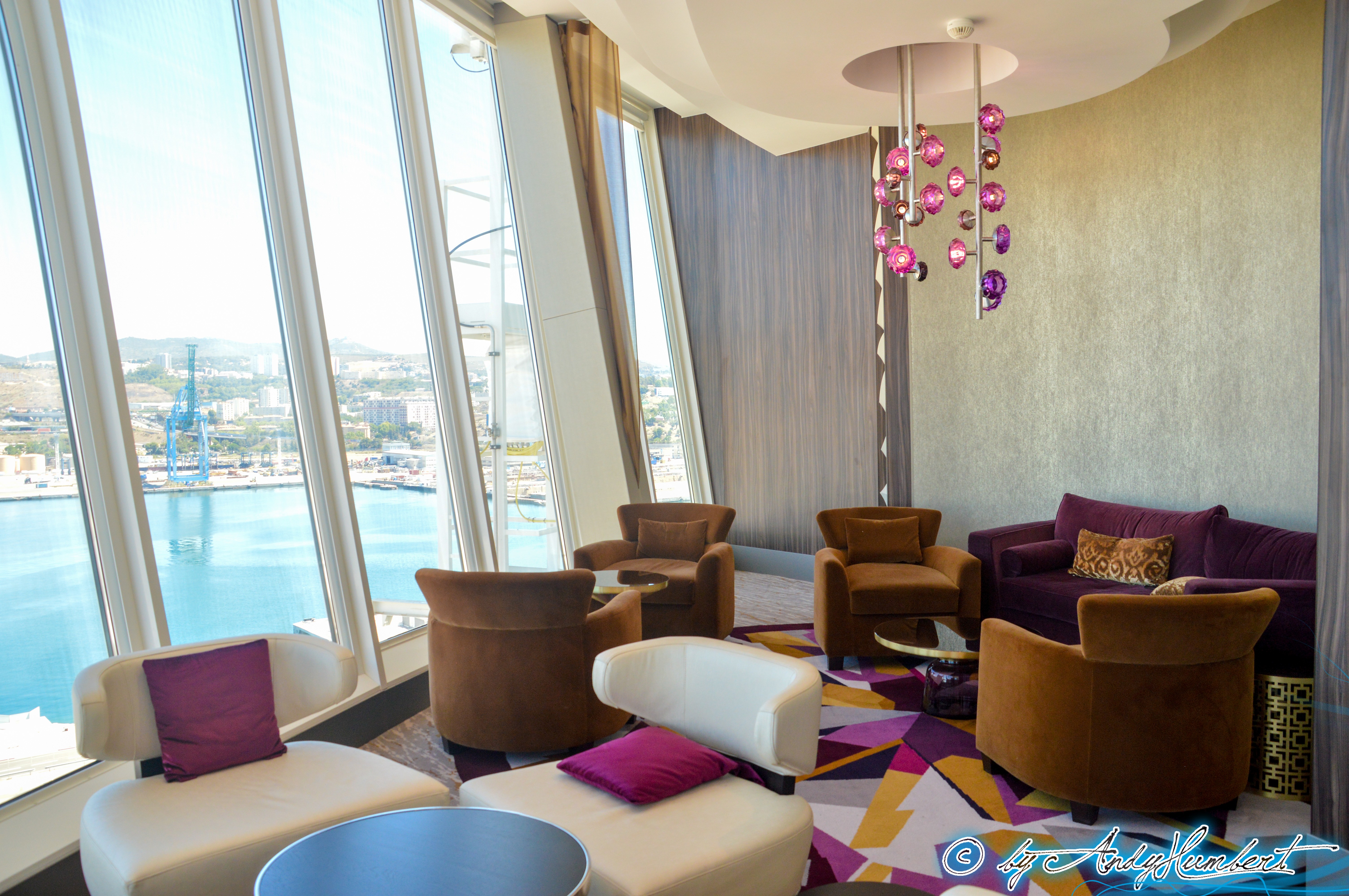 Coastal Kitchen & Suite Lounge (p17)