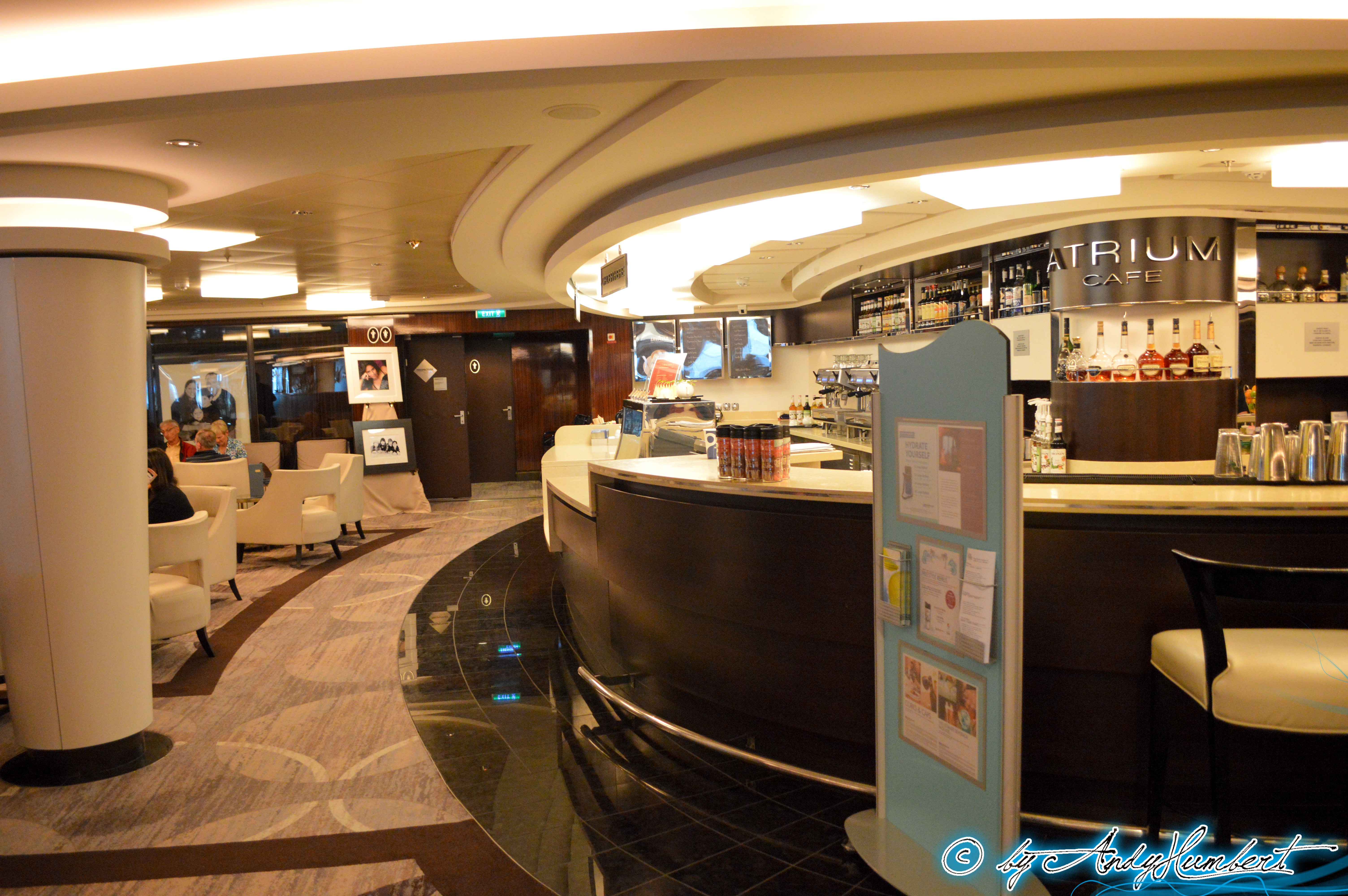Atrium Café (pont 5)