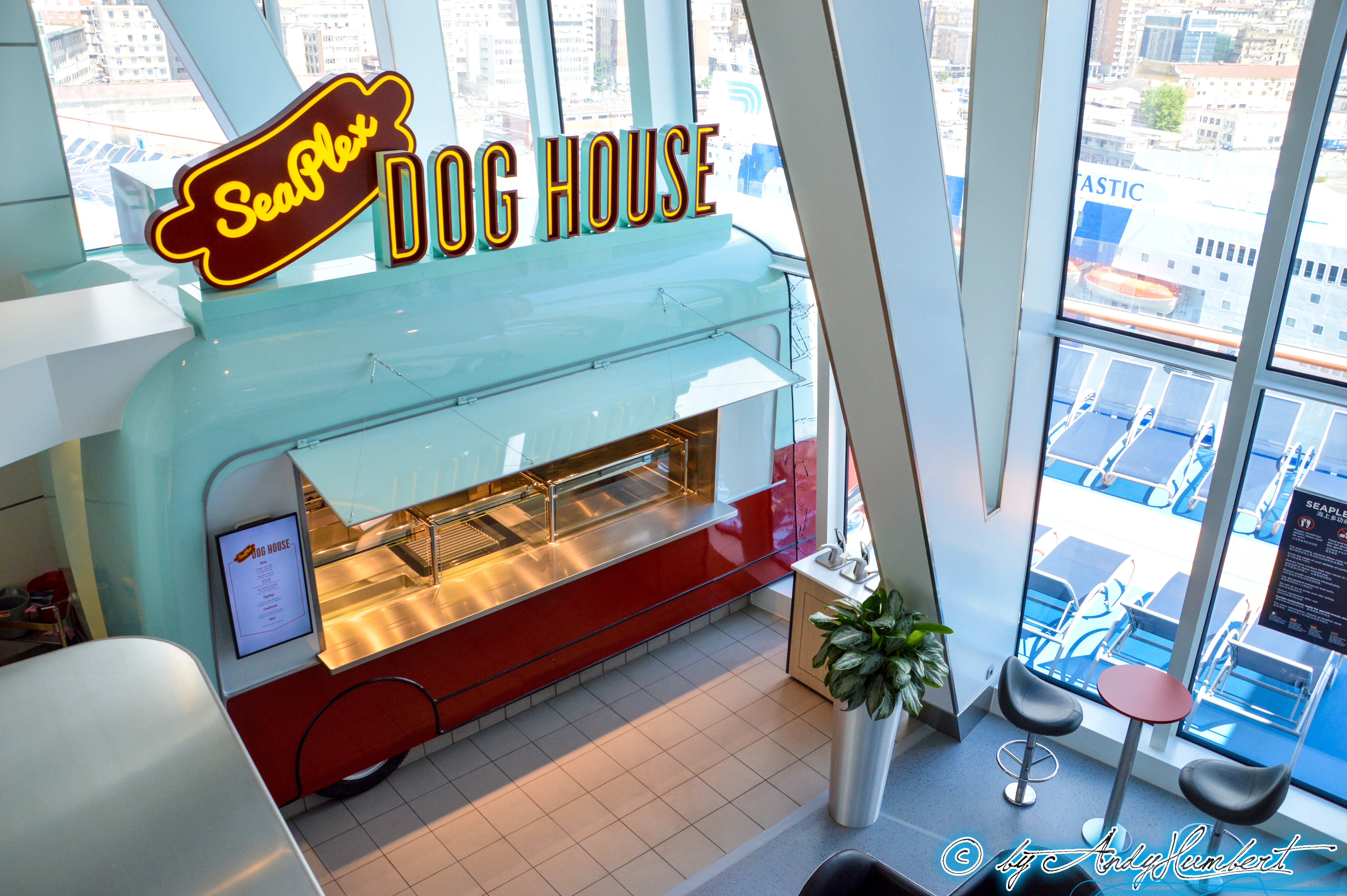 Seaplex Dog House (pont 15)
