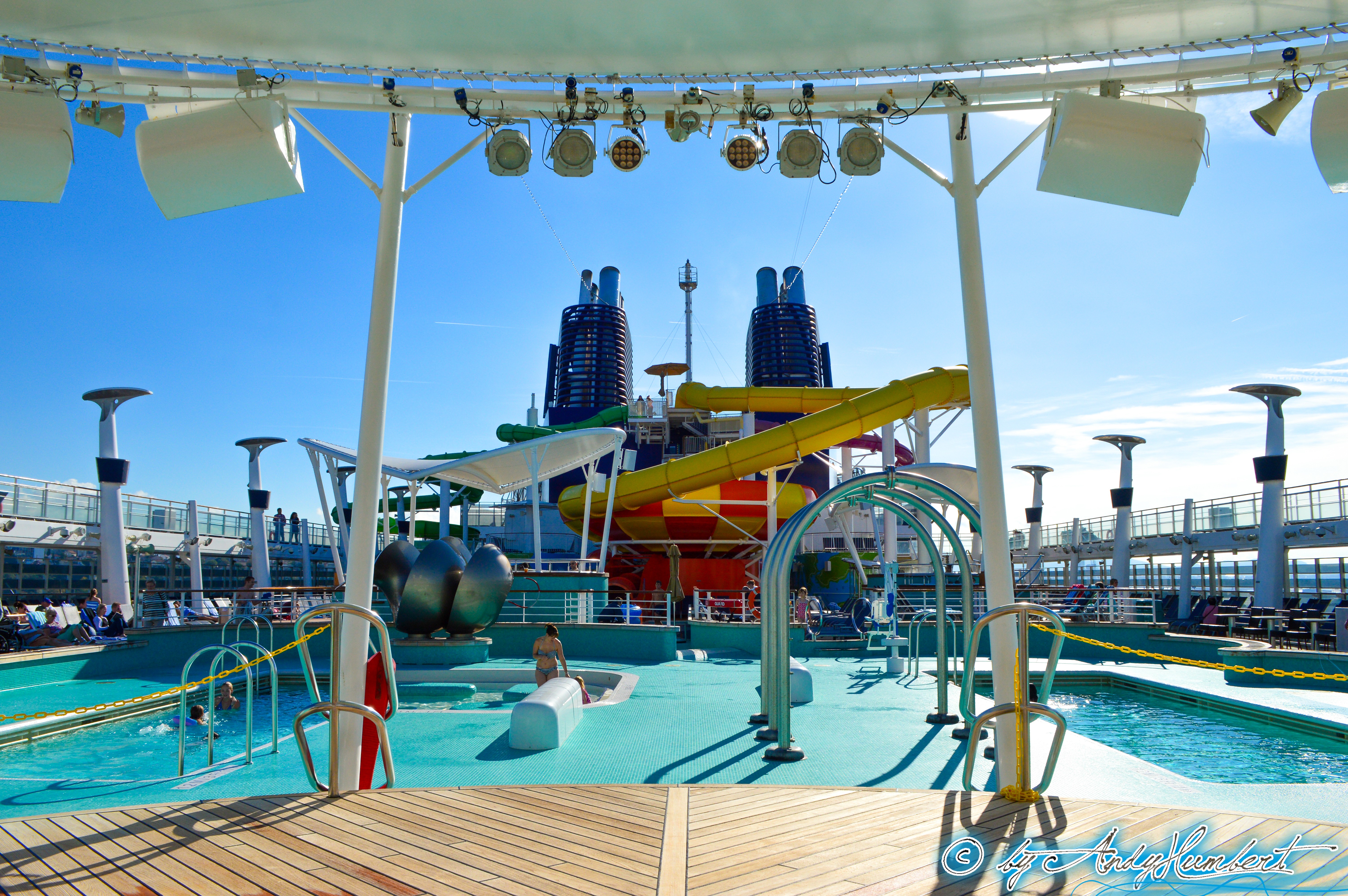 Piscines principales (pont 15)
