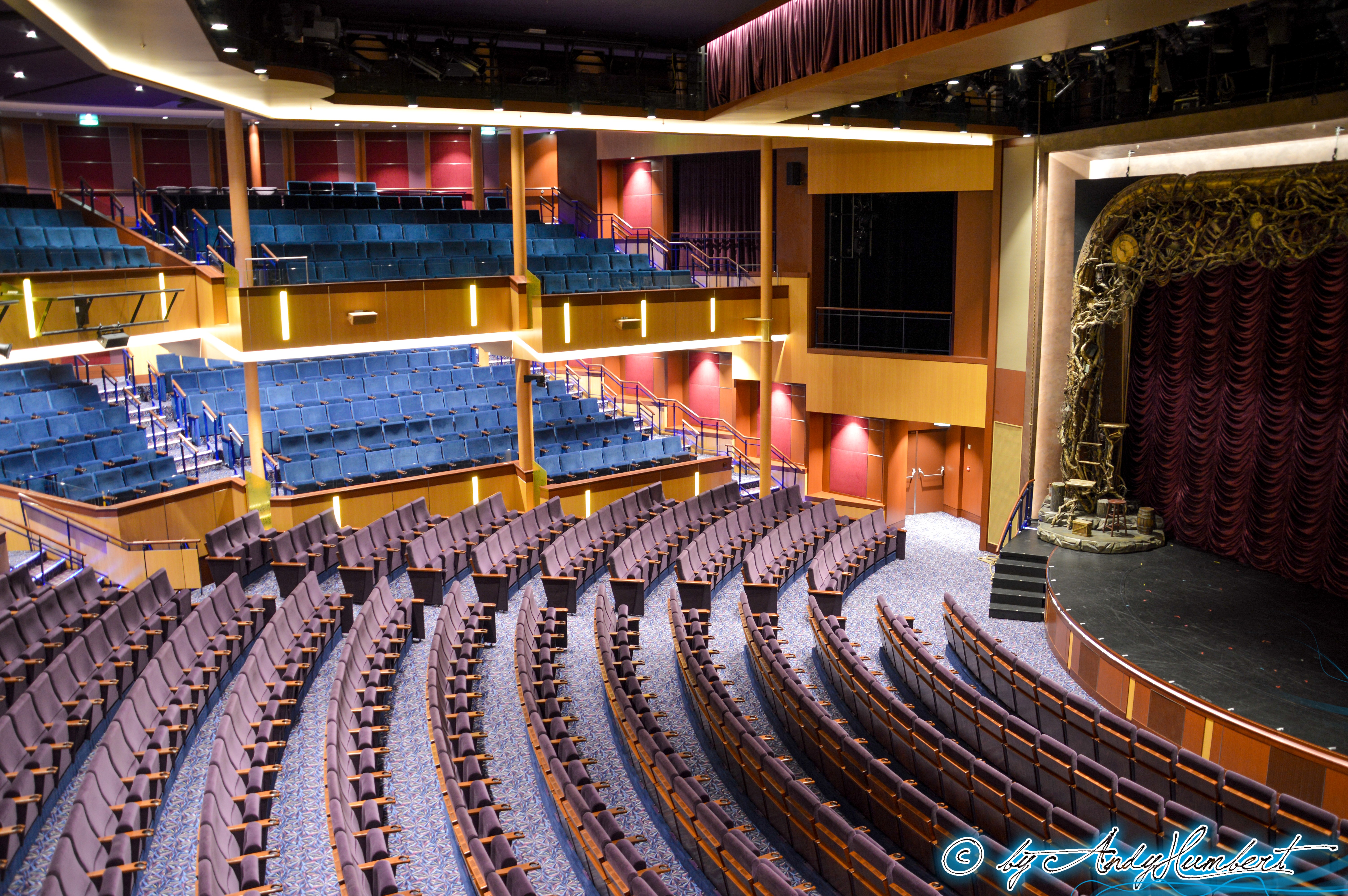 The Royale Theatre (ponts 3, 4 & 5)