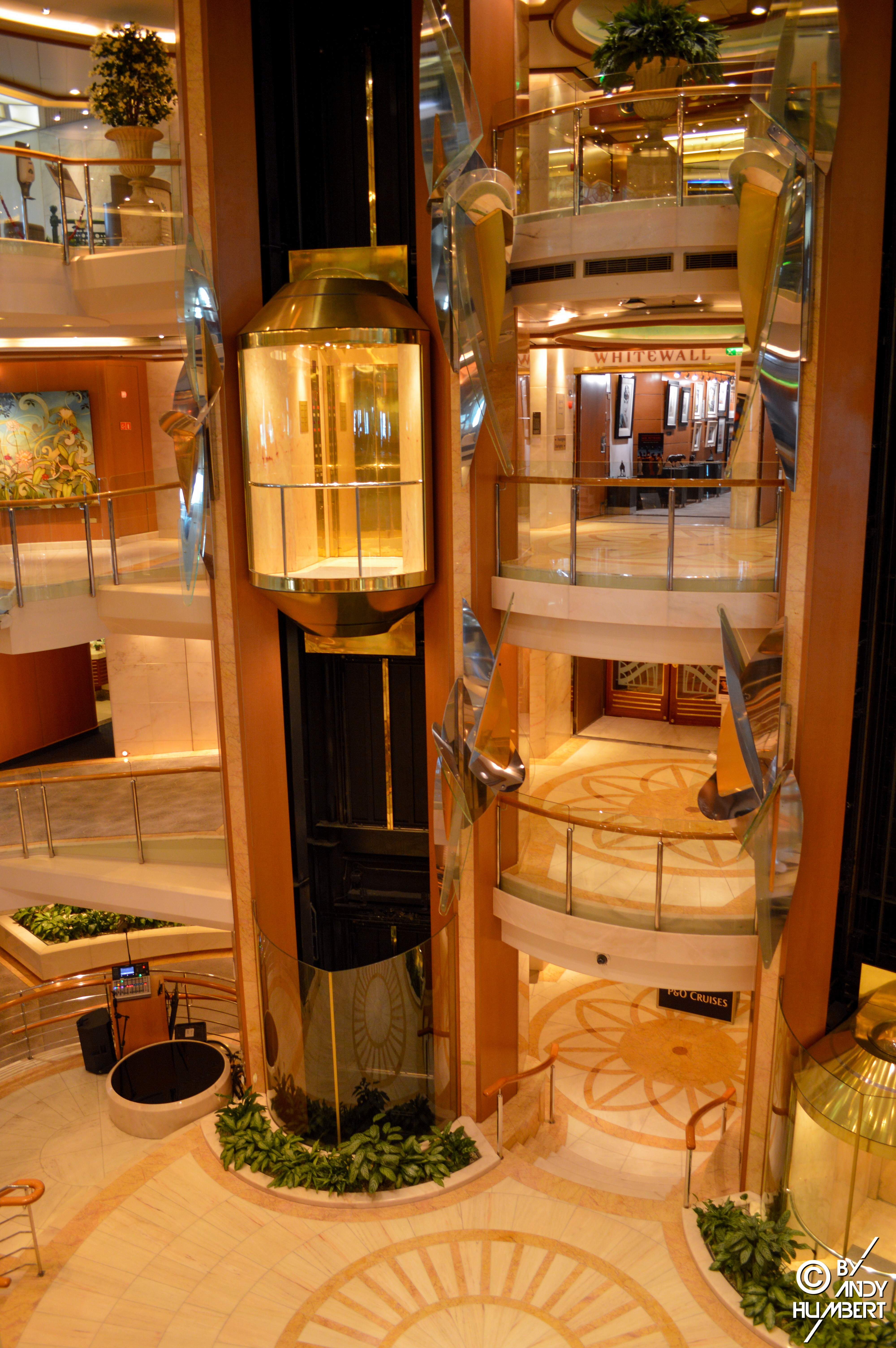 The Atrium (pont 5 à 8)