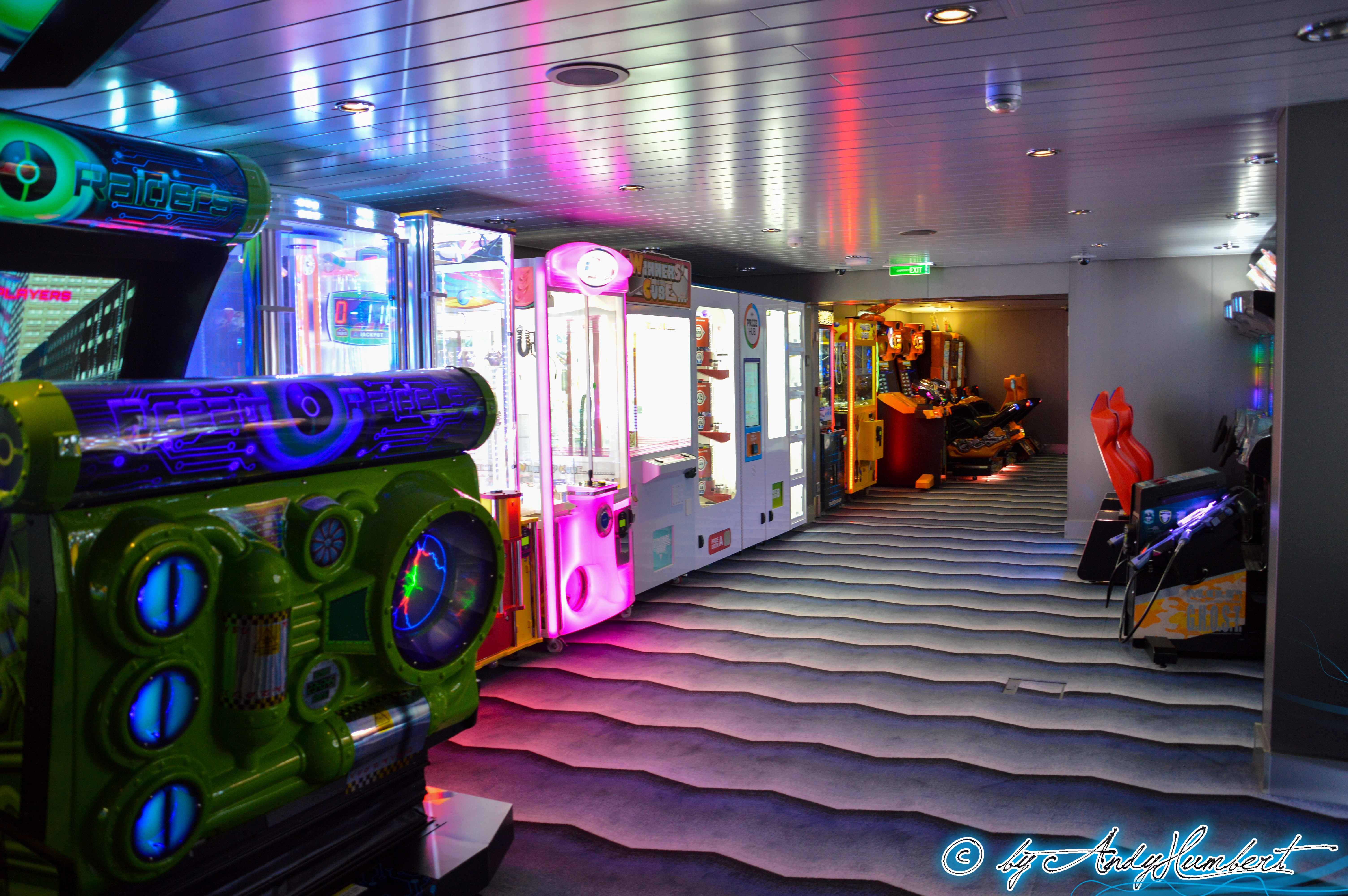 Arcade Gaming Area (pont 15)