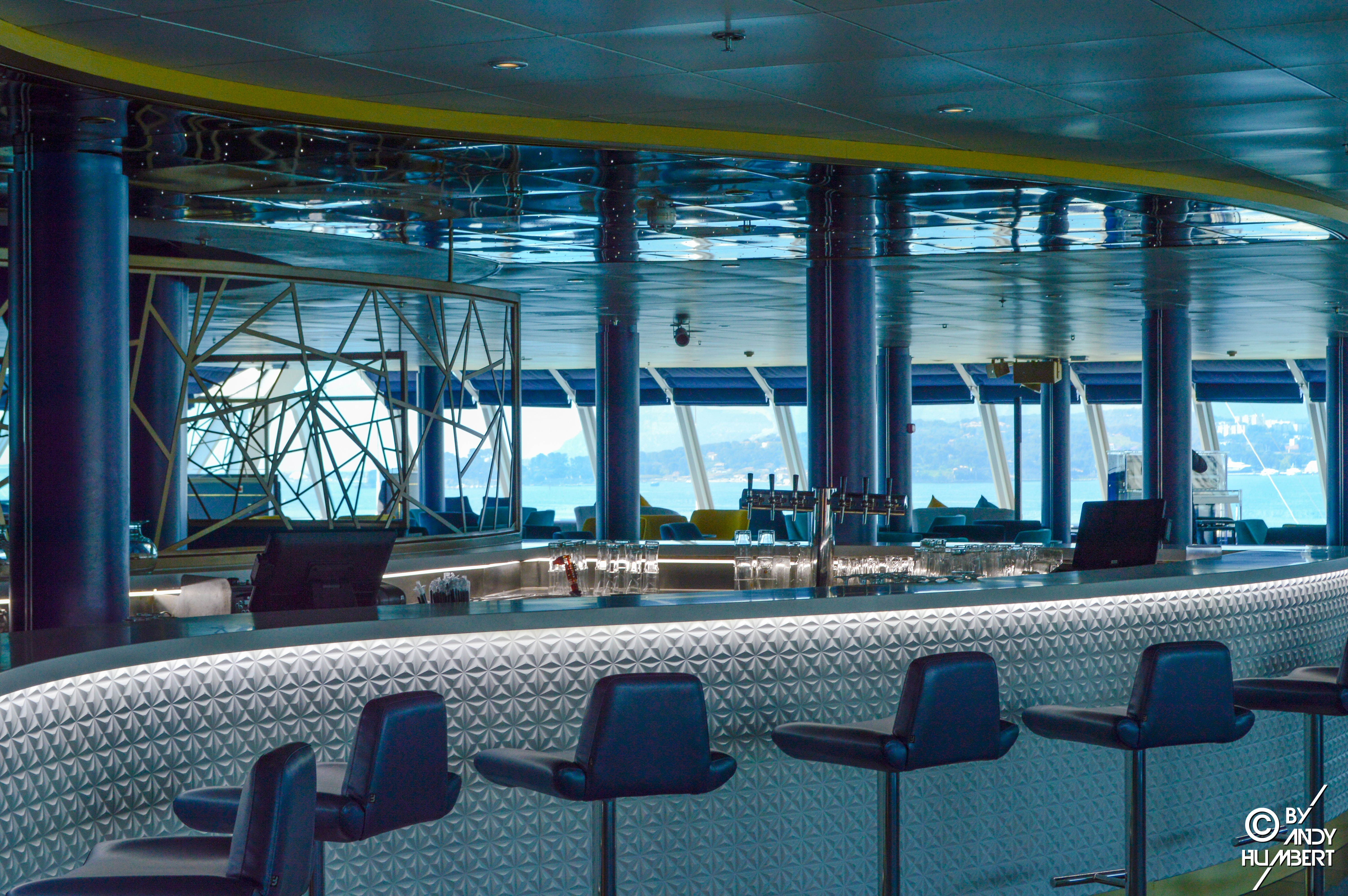 Indigo Bar & Club (pont 12)