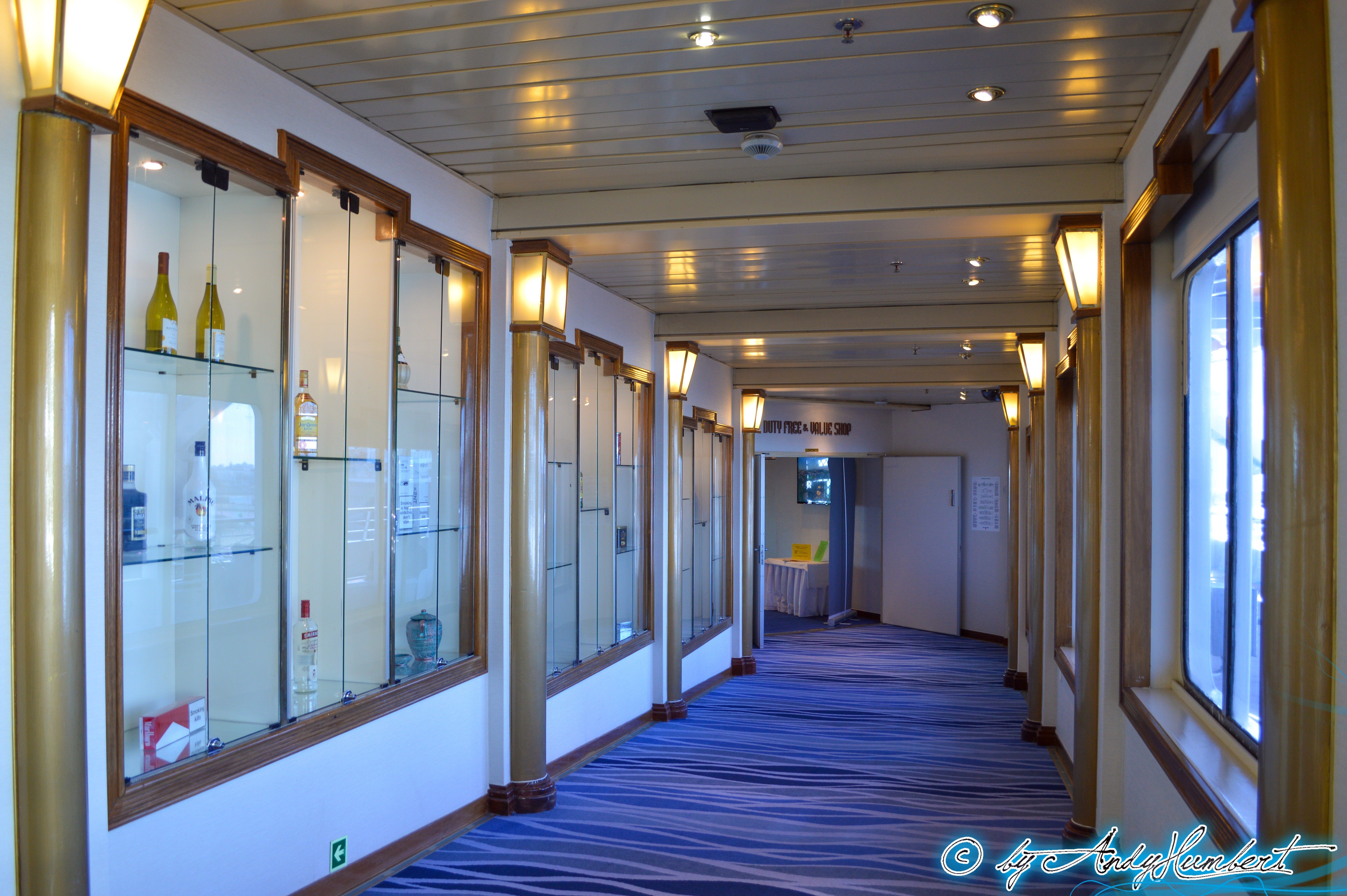 Galerie boutique (pont 5 Dionyssos)