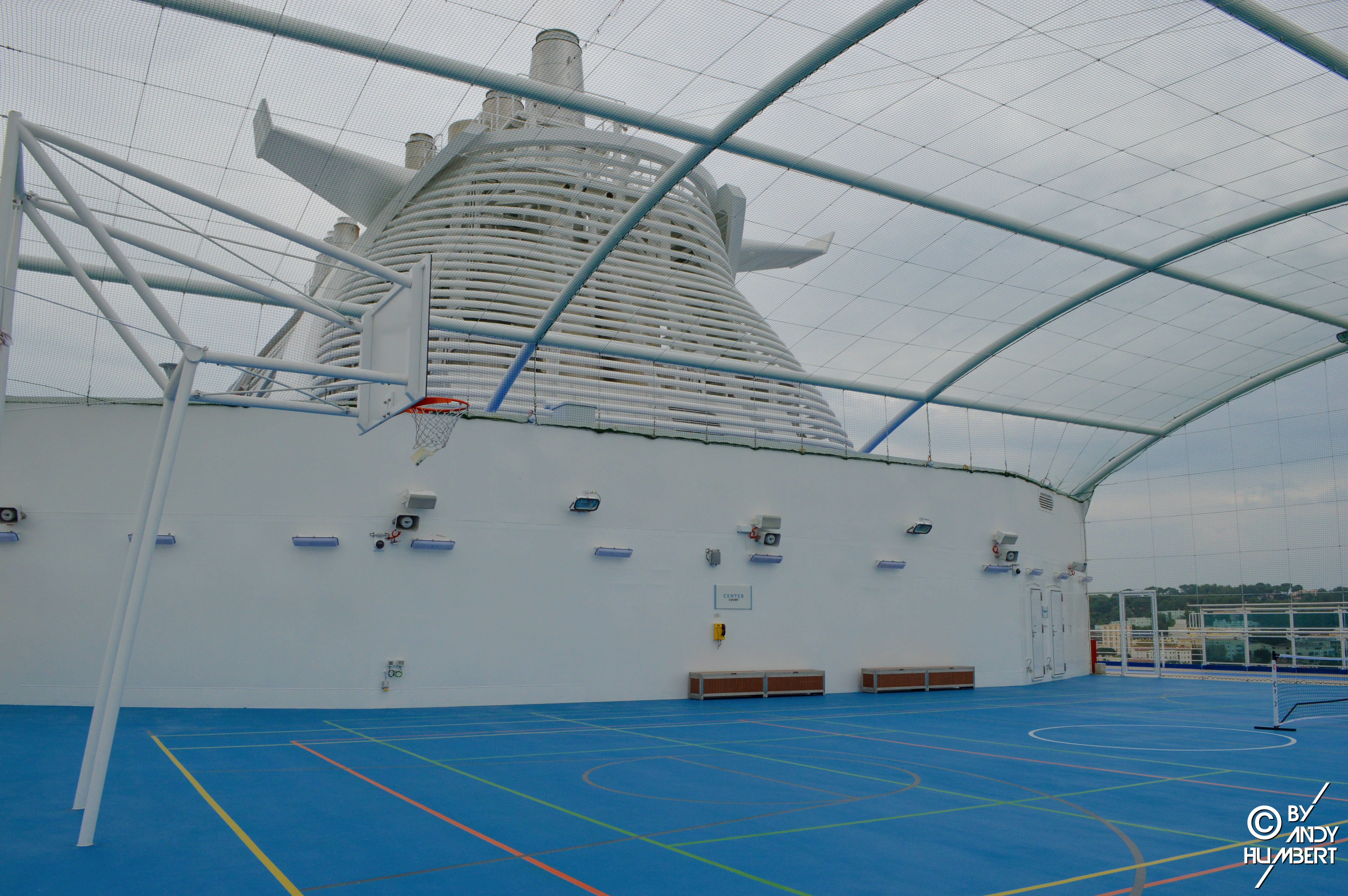 Center Court (pont 18 Sky)