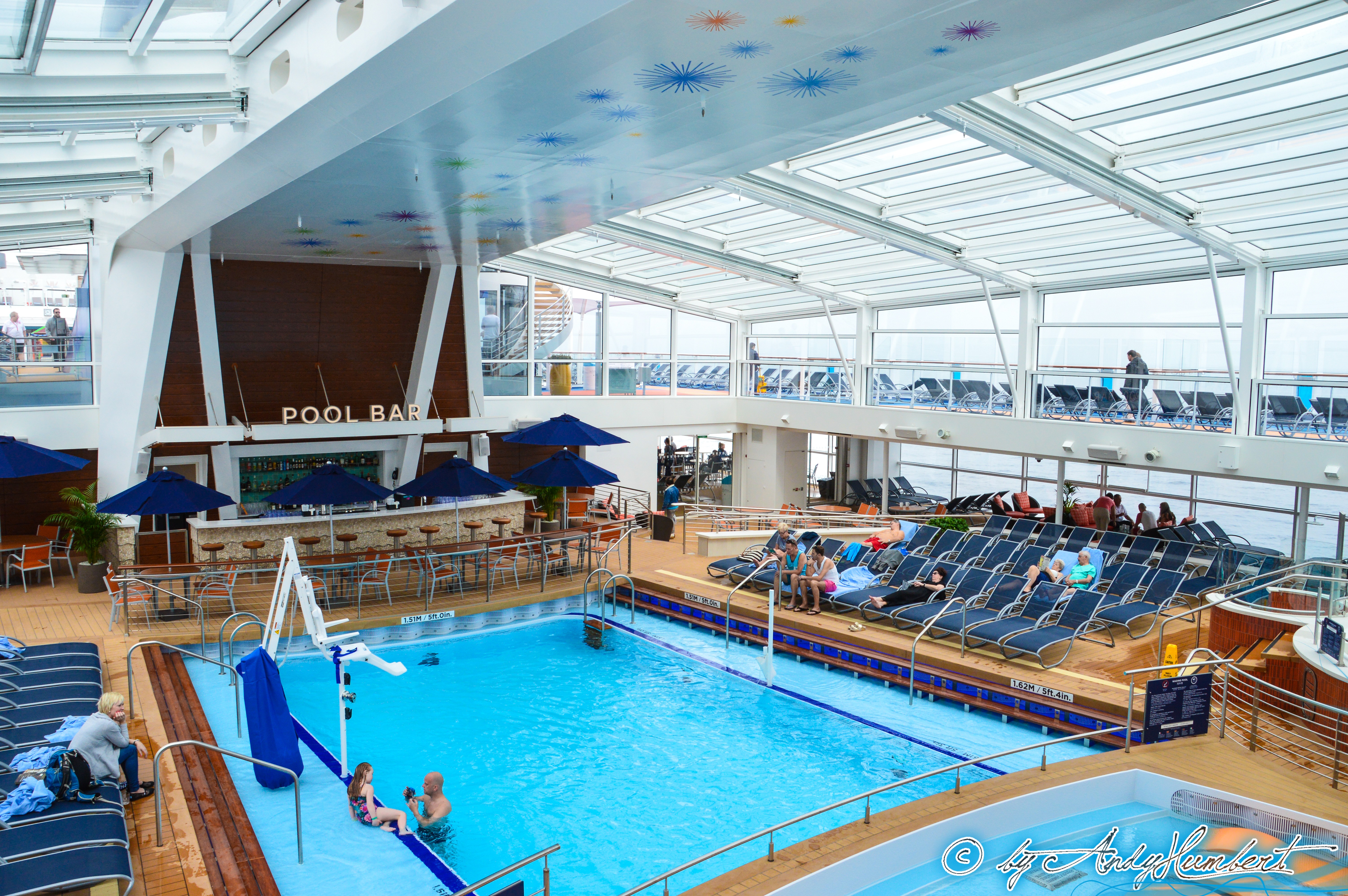 Piscine couverte (pont 14)