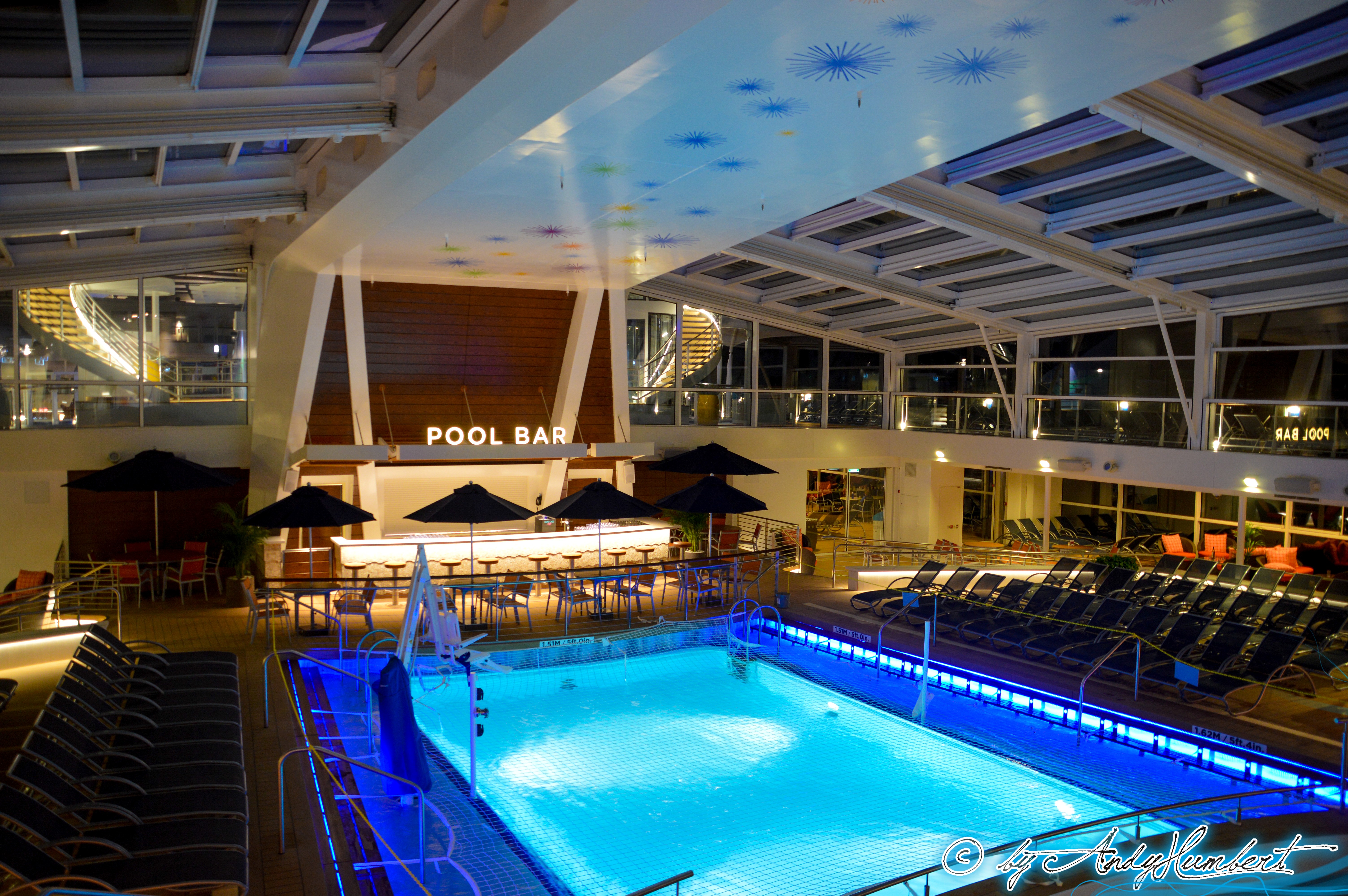 Piscine couverte (pont 14)