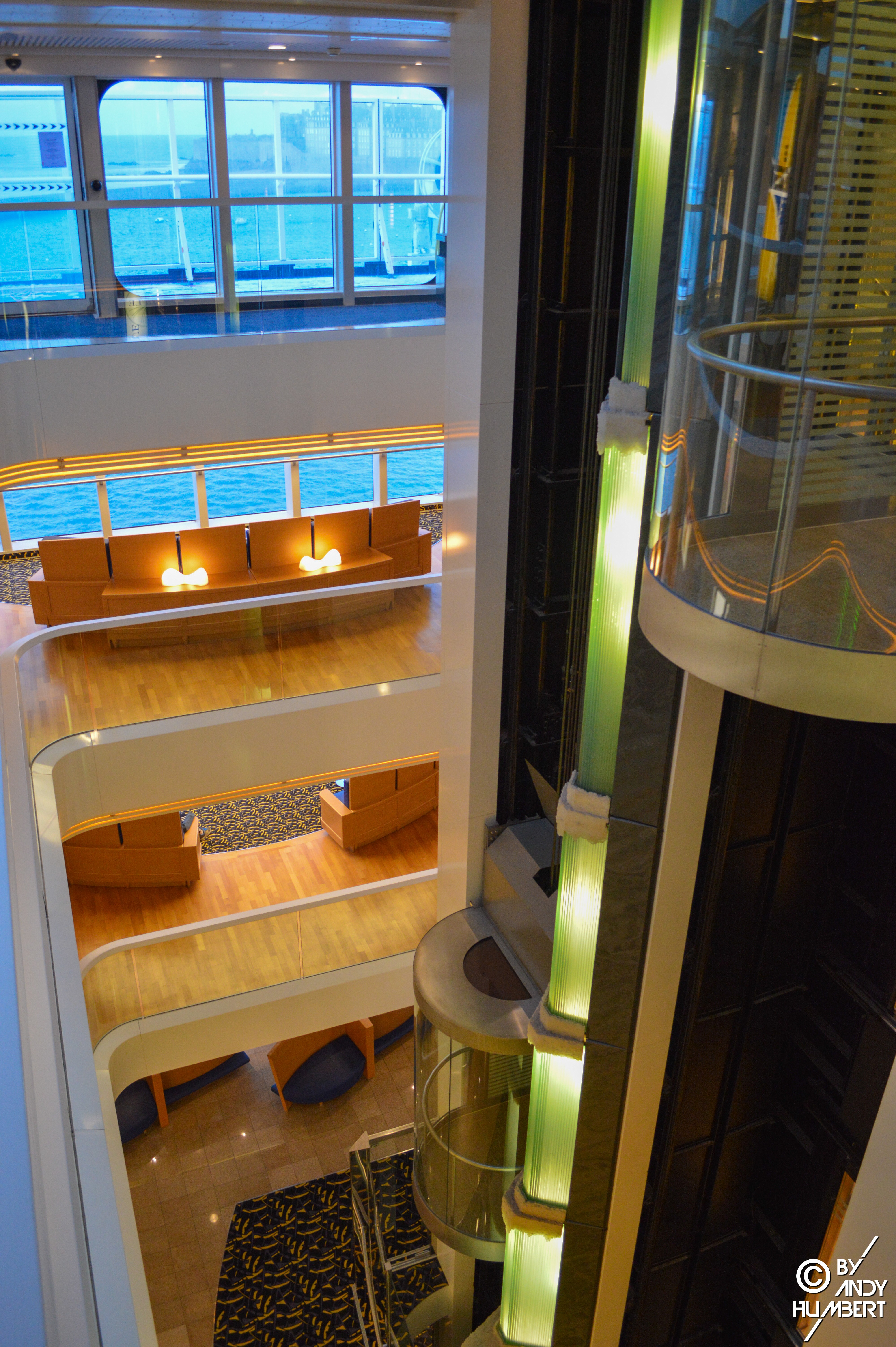Atrium (ponts 6 à 9)