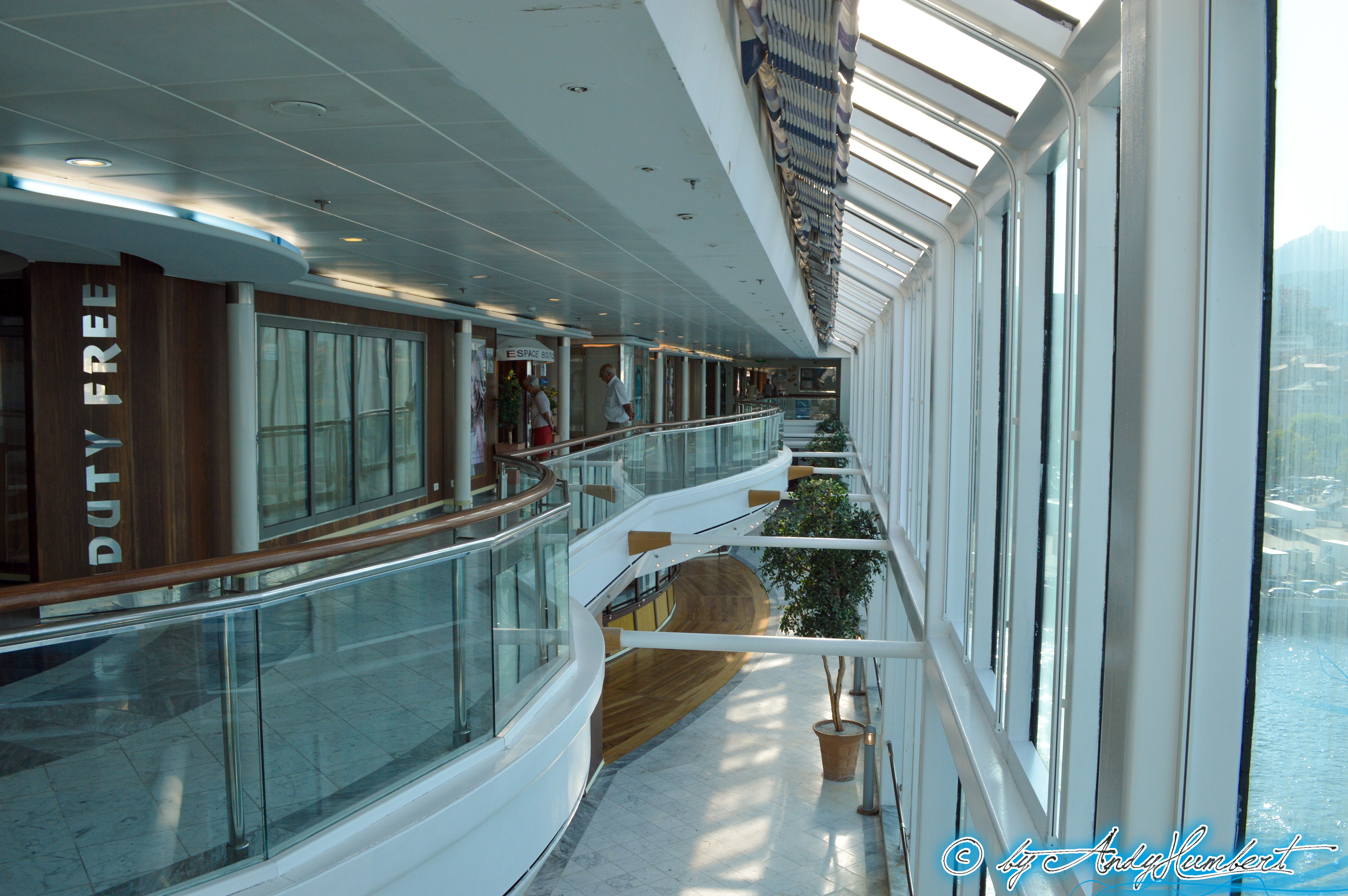 Galerie marchande (pont 10)