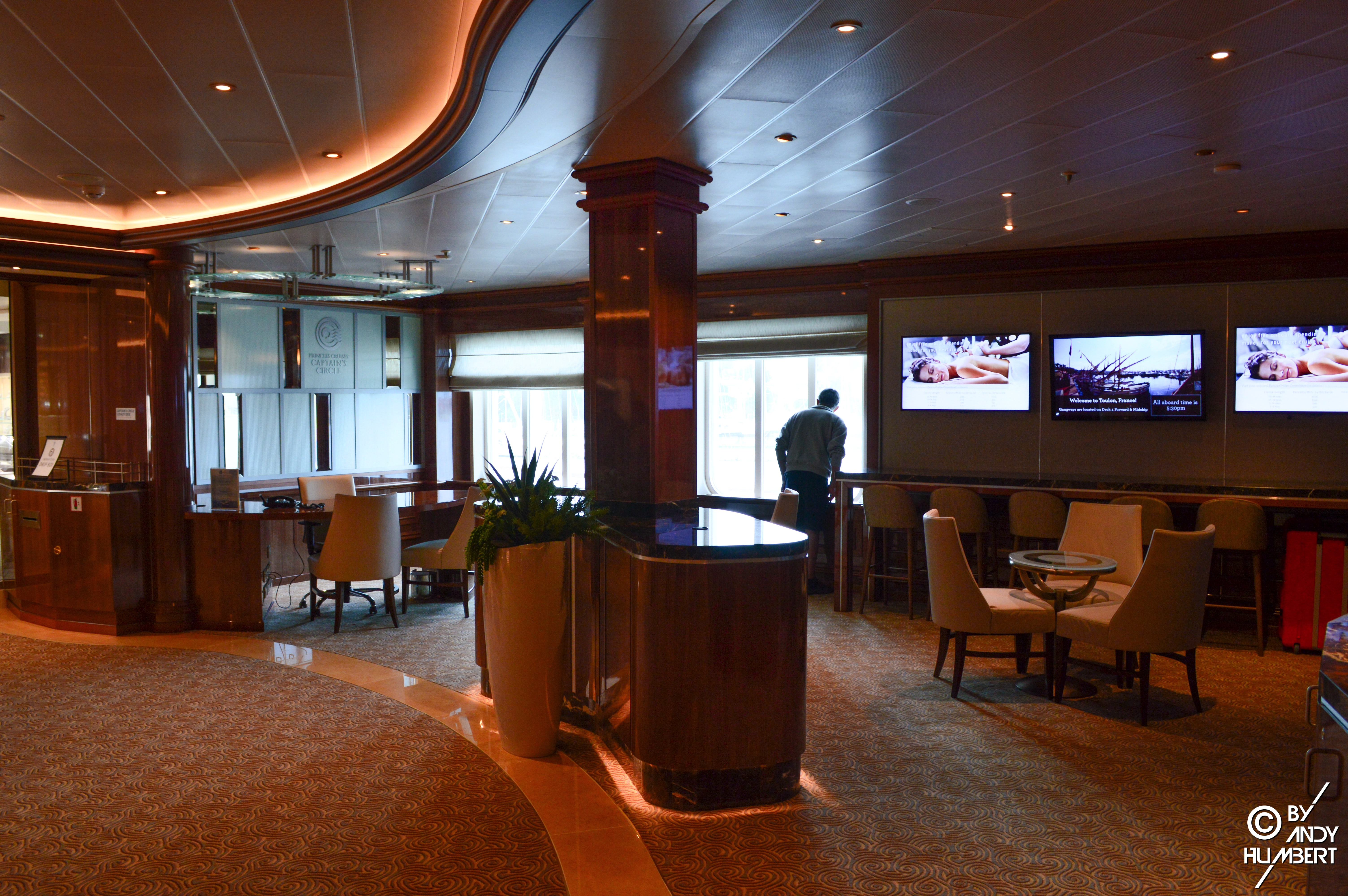 Future Cruise Center (pont 6 Fiesta)
