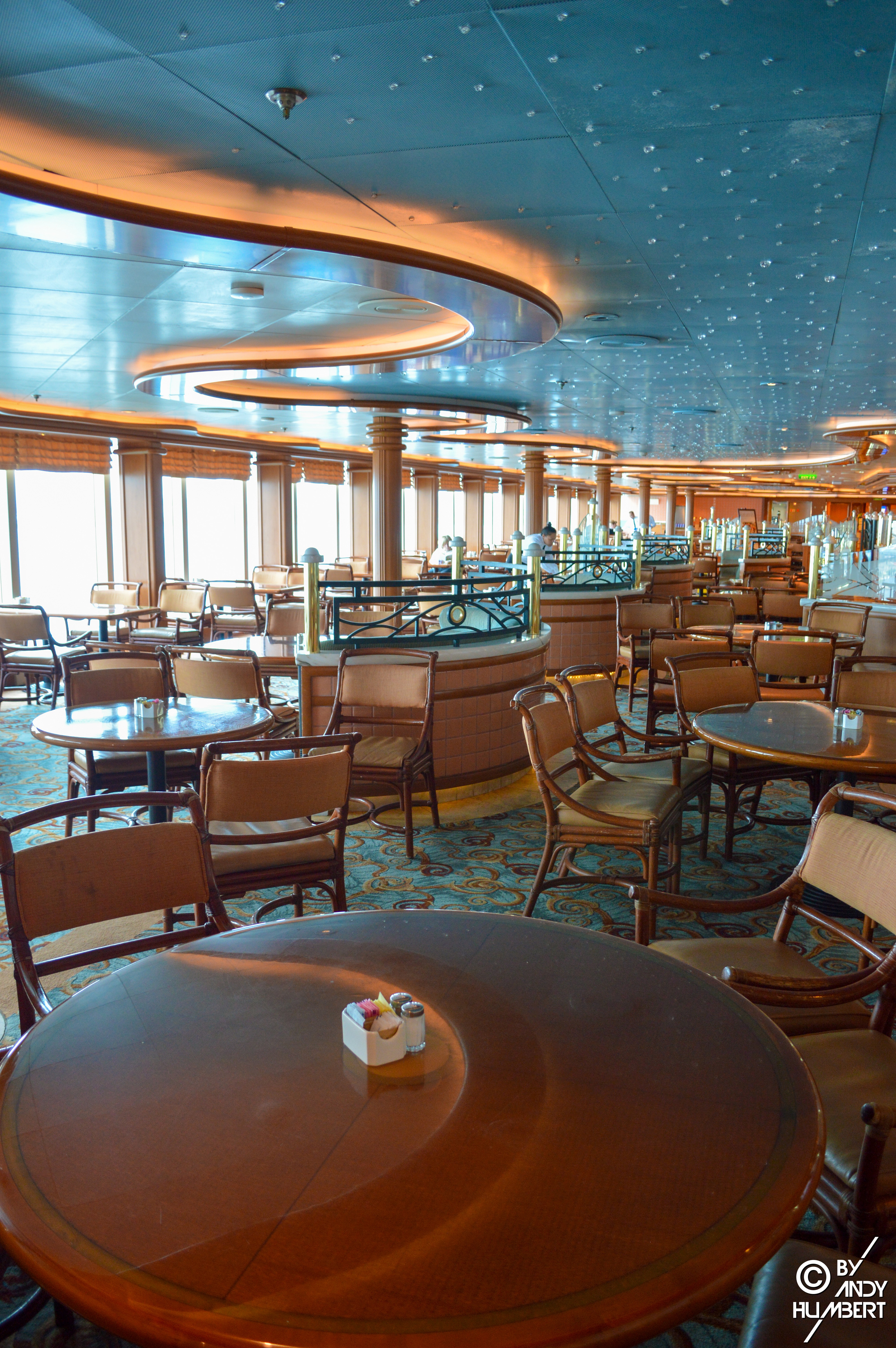 Horizon Court/Café Caribe (pont 15)