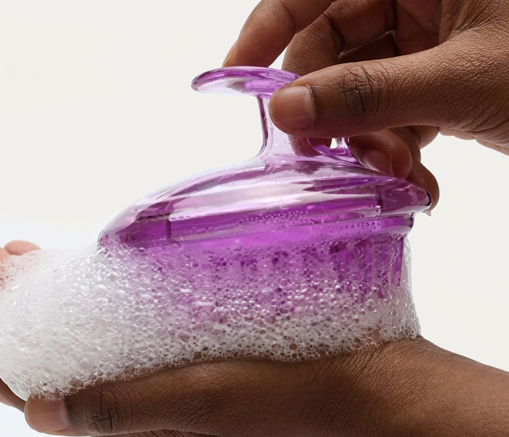RJ’LORE ScalpGlow Massage Brush.