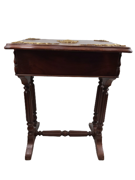 Miniature : Table à rabat en acajou et bronze.