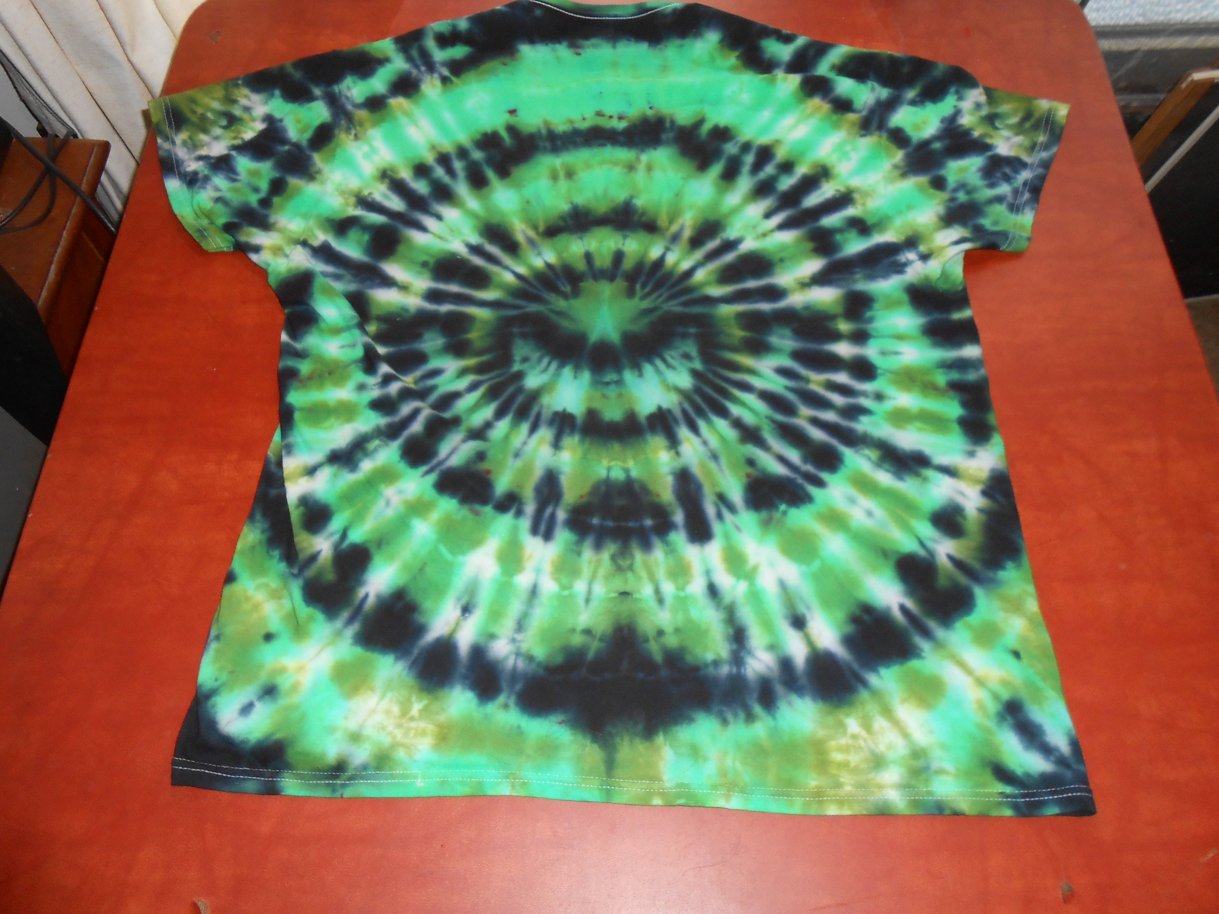 Green V-Neck XL